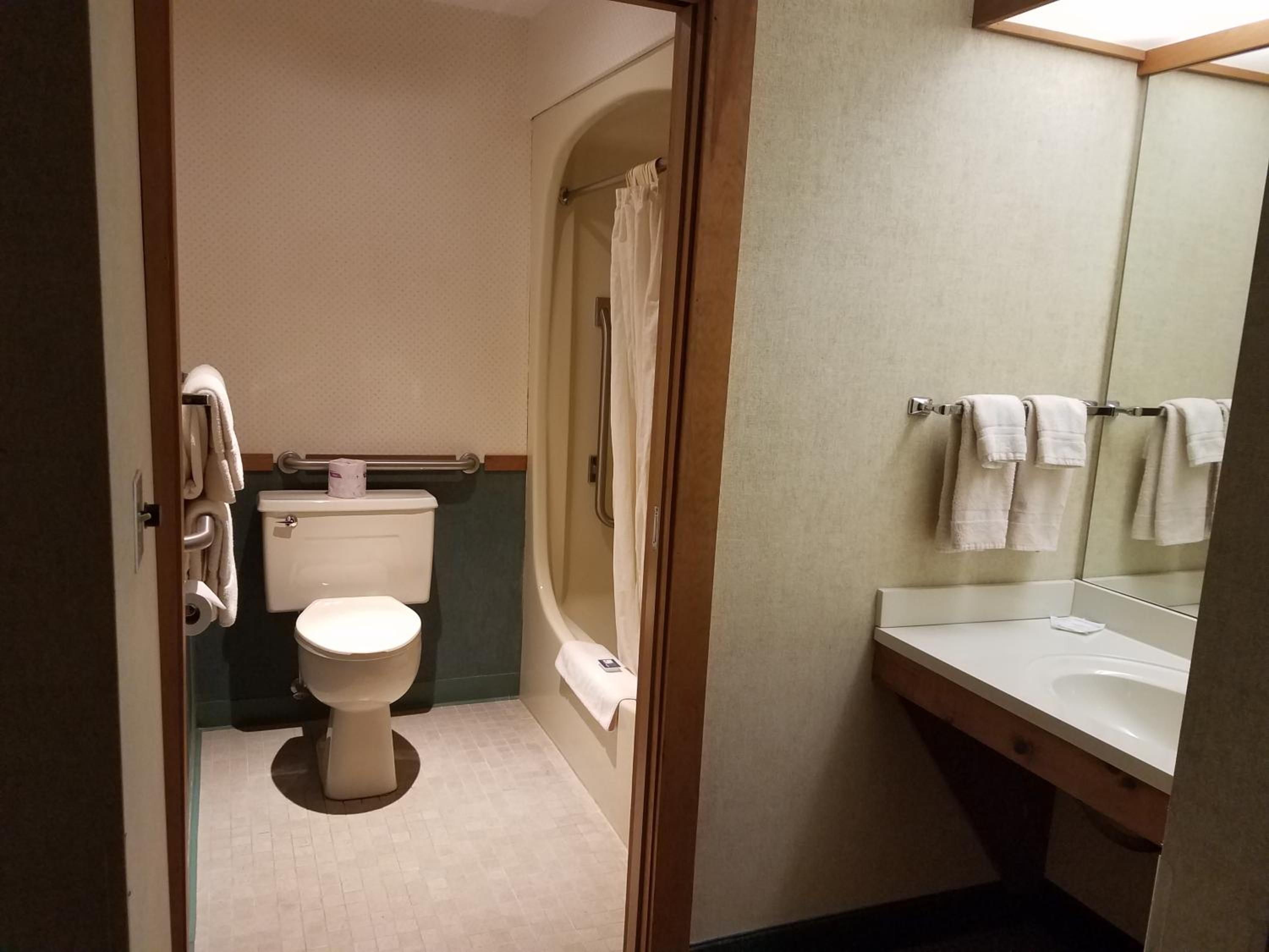 Double Queen Room - Photo 10