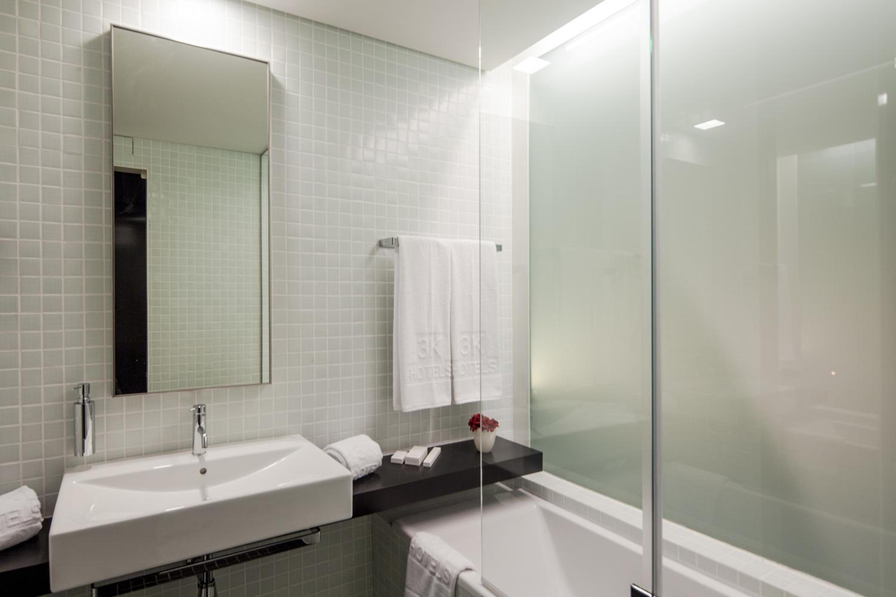 Double or Twin Room thumbnail 5