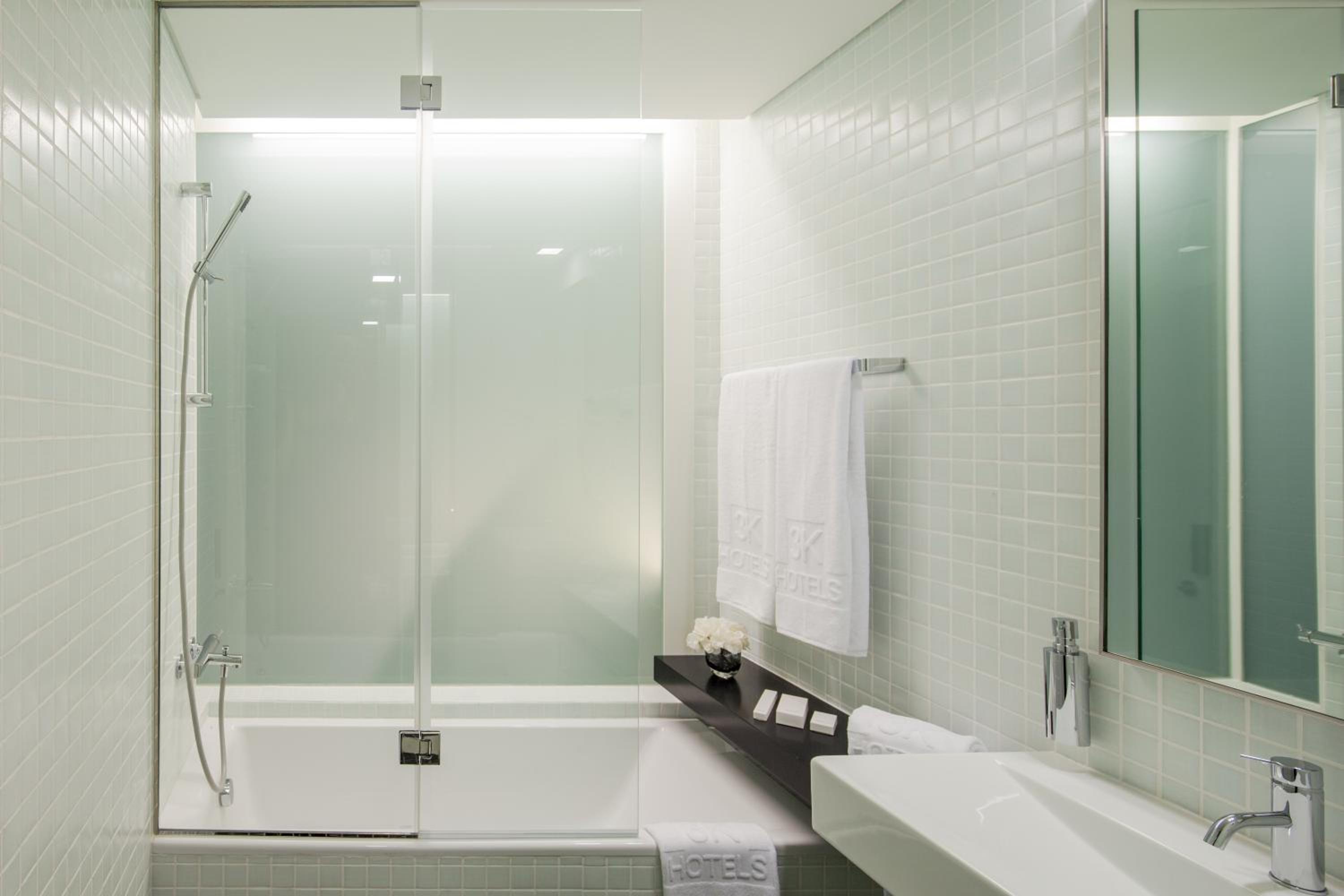 Superior Double or Twin Room thumbnail 5