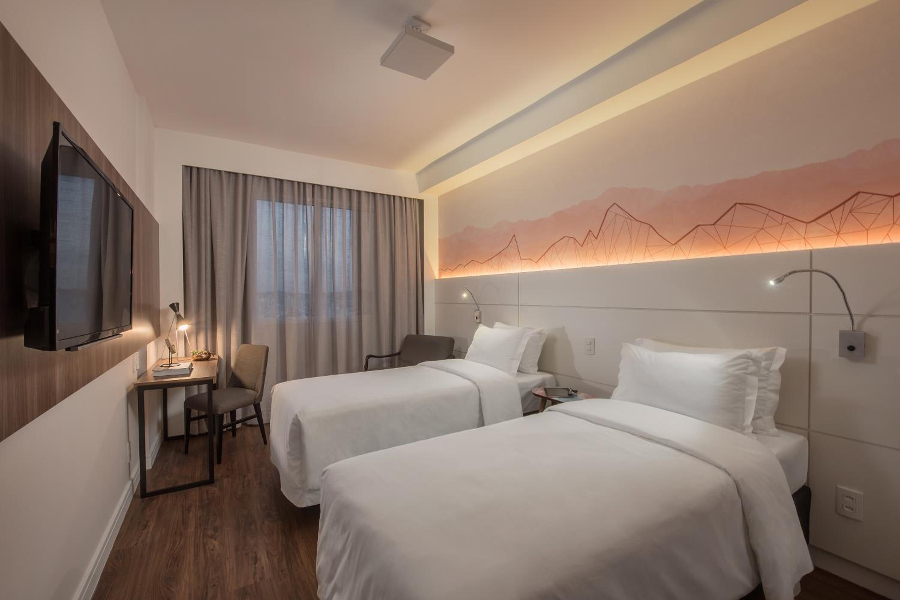 Premium Double - 1 Queen Bed