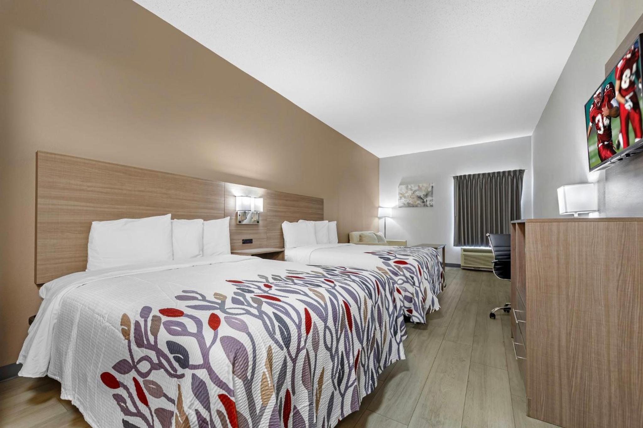 Deluxe Room with Two Queen Beds Smoking photo 1