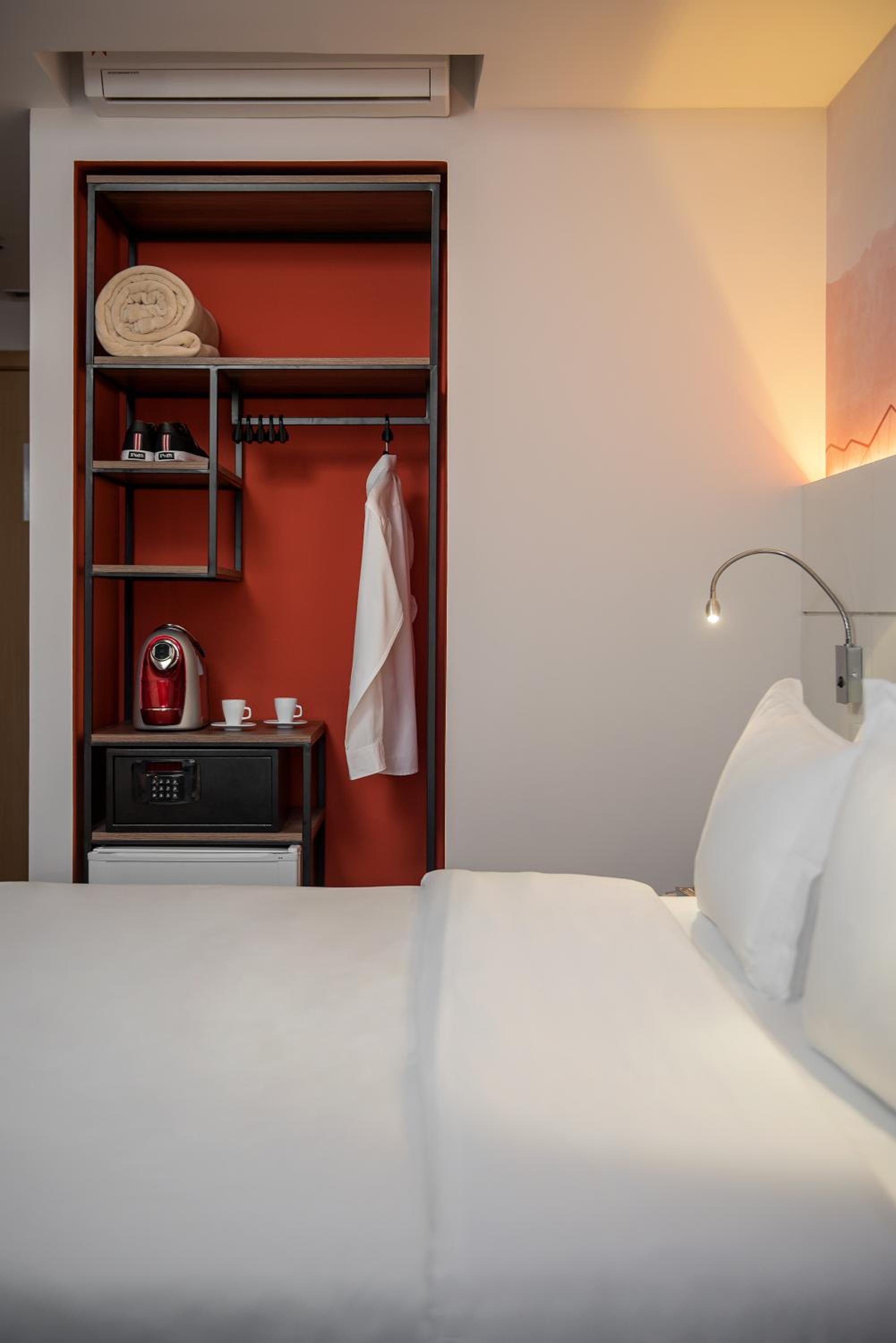 Standard Twin - 2 Single Beds thumbnail 5