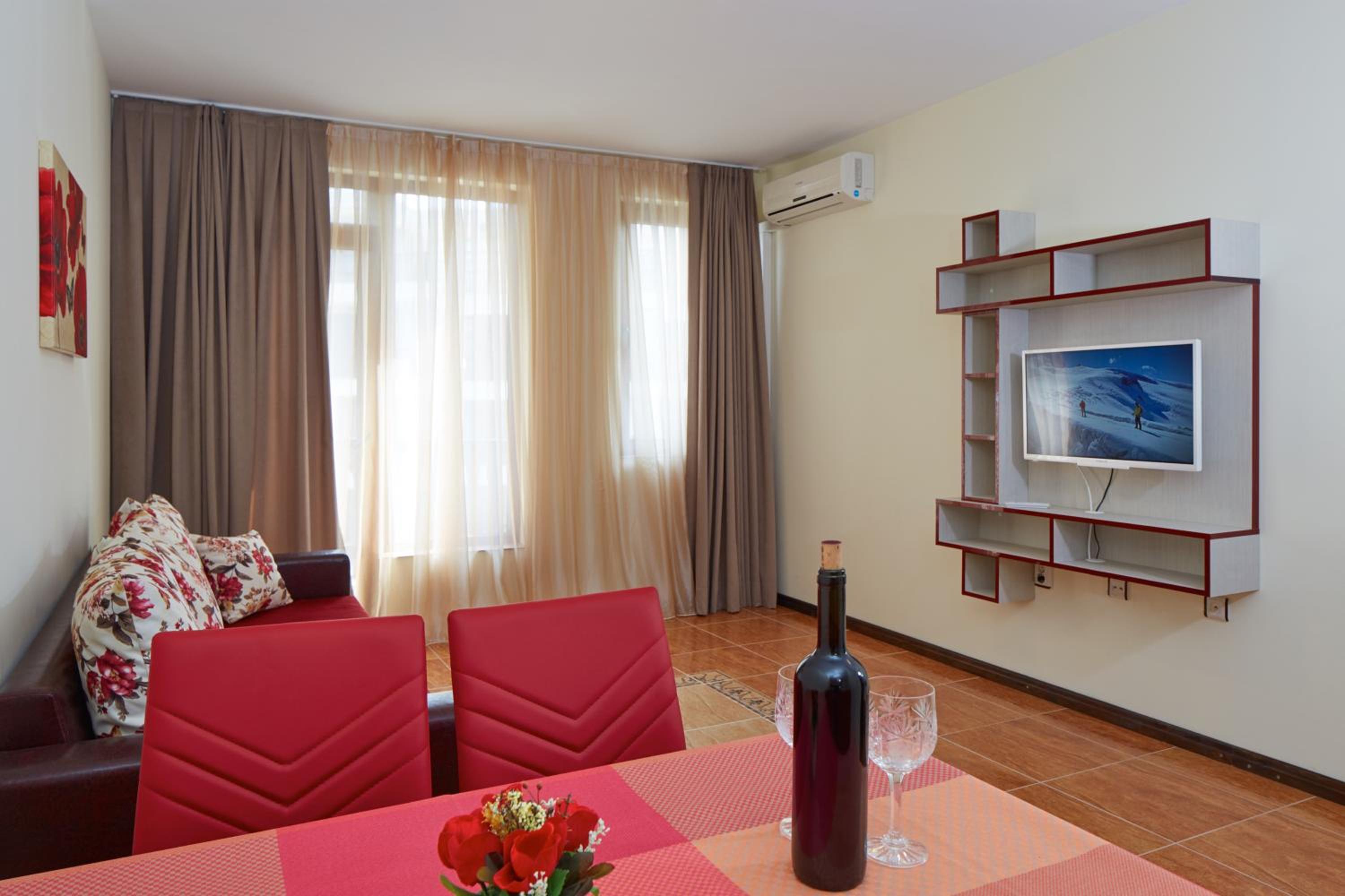 One-Bedroom Apartment with Sea View photo 2