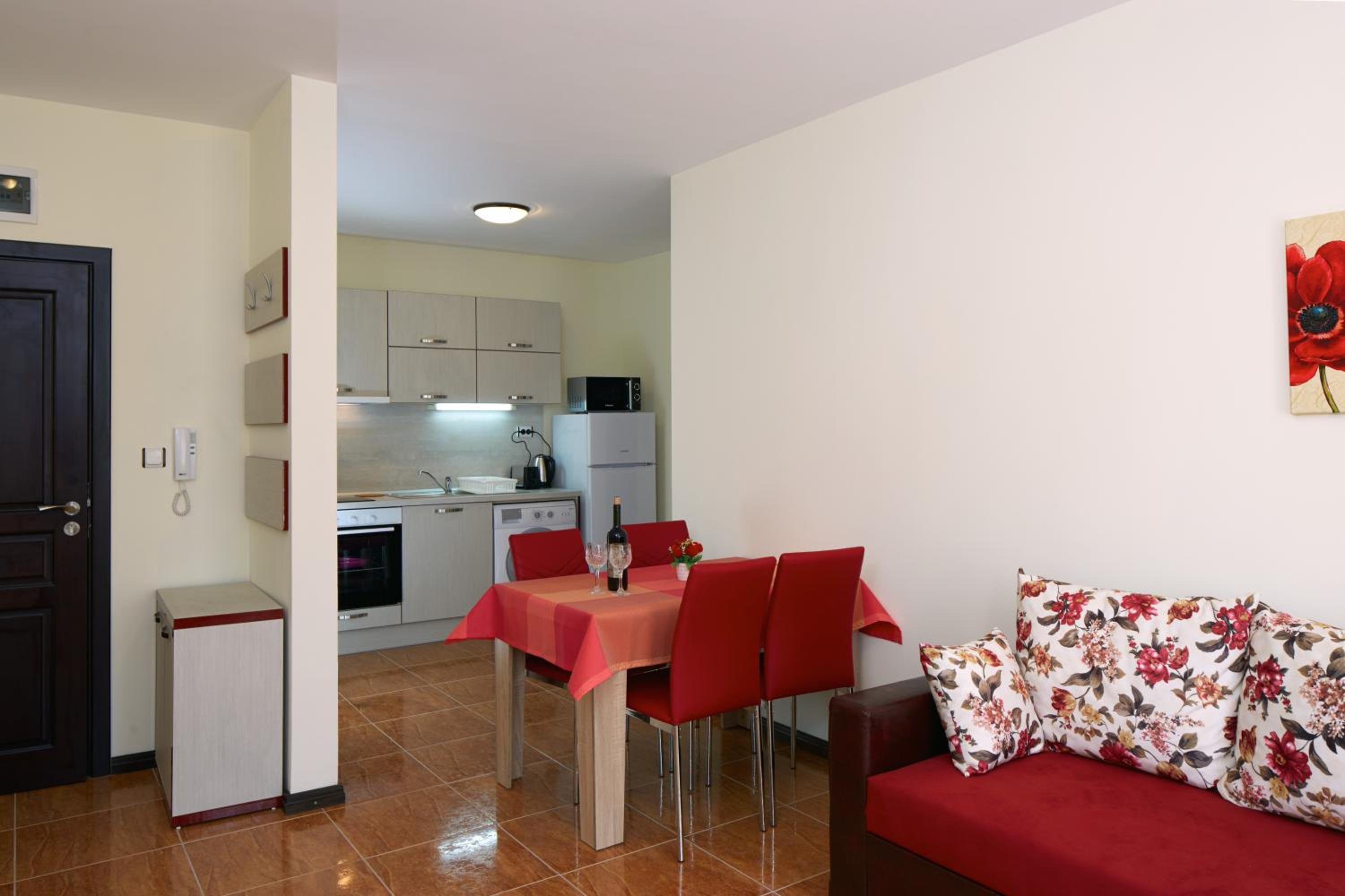 One-Bedroom Apartment With Partial Sea View photo 3