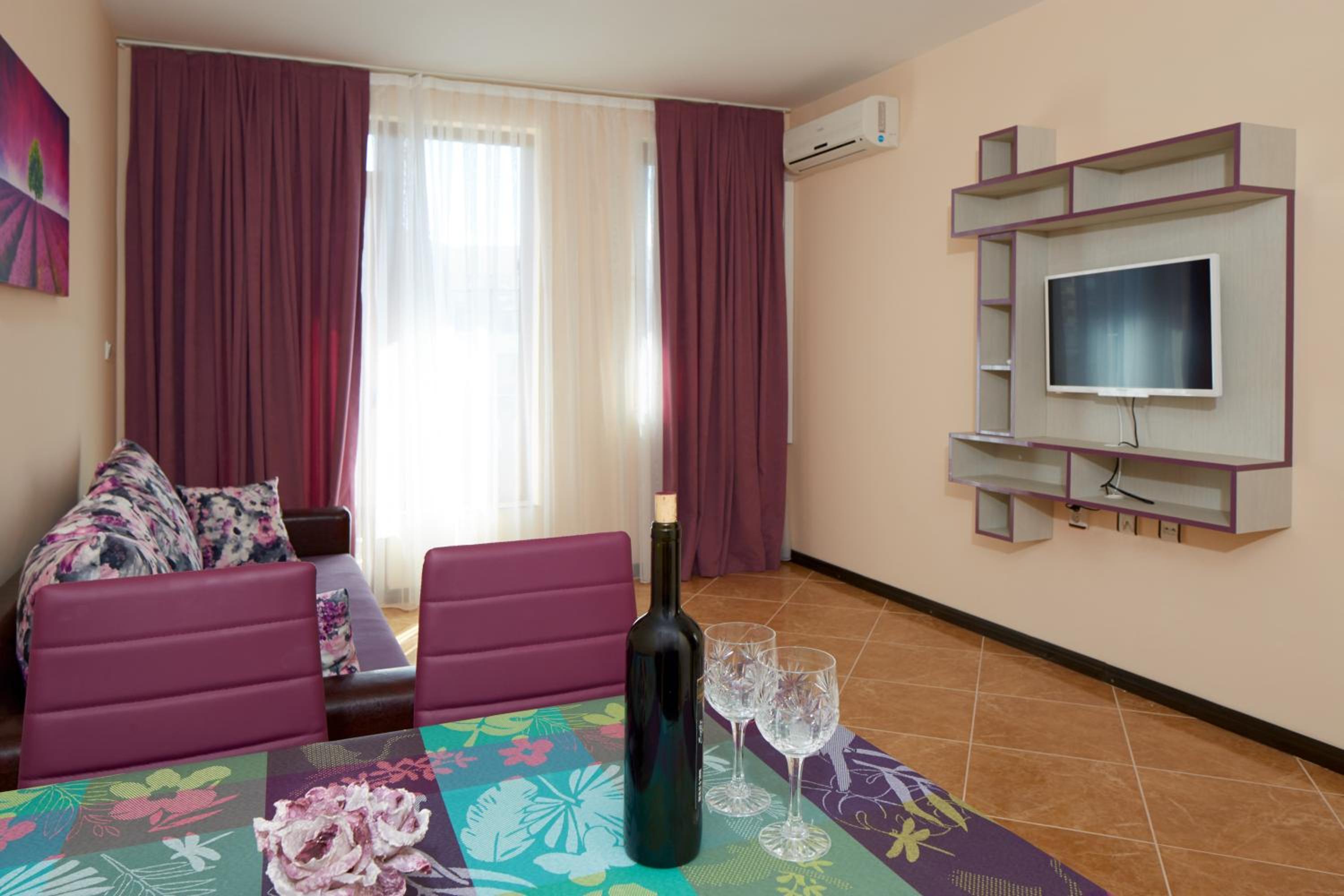 One-Bedroom Apartment with Sea View photo 1