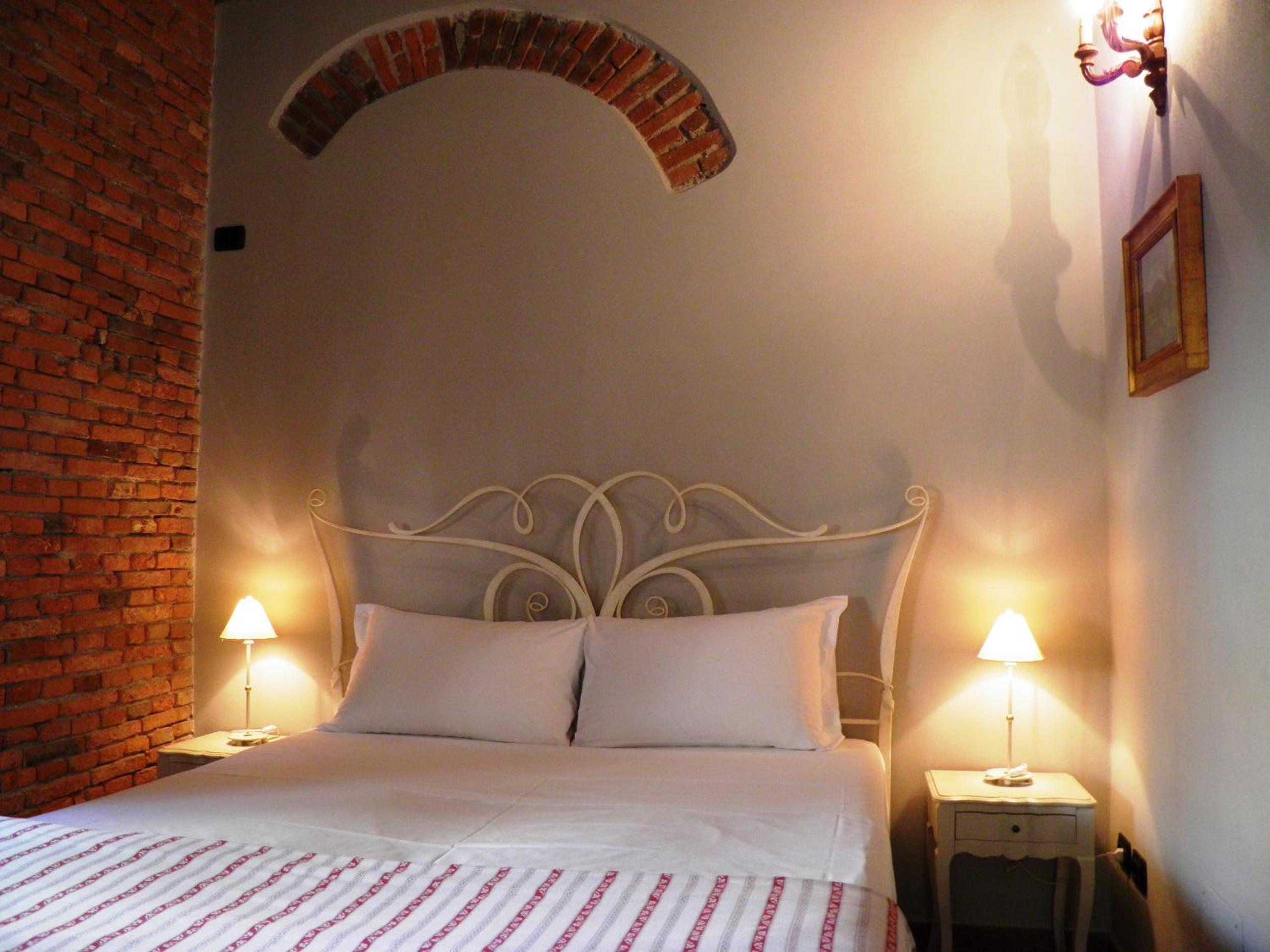 Double Room with Private Bathroom photo 2