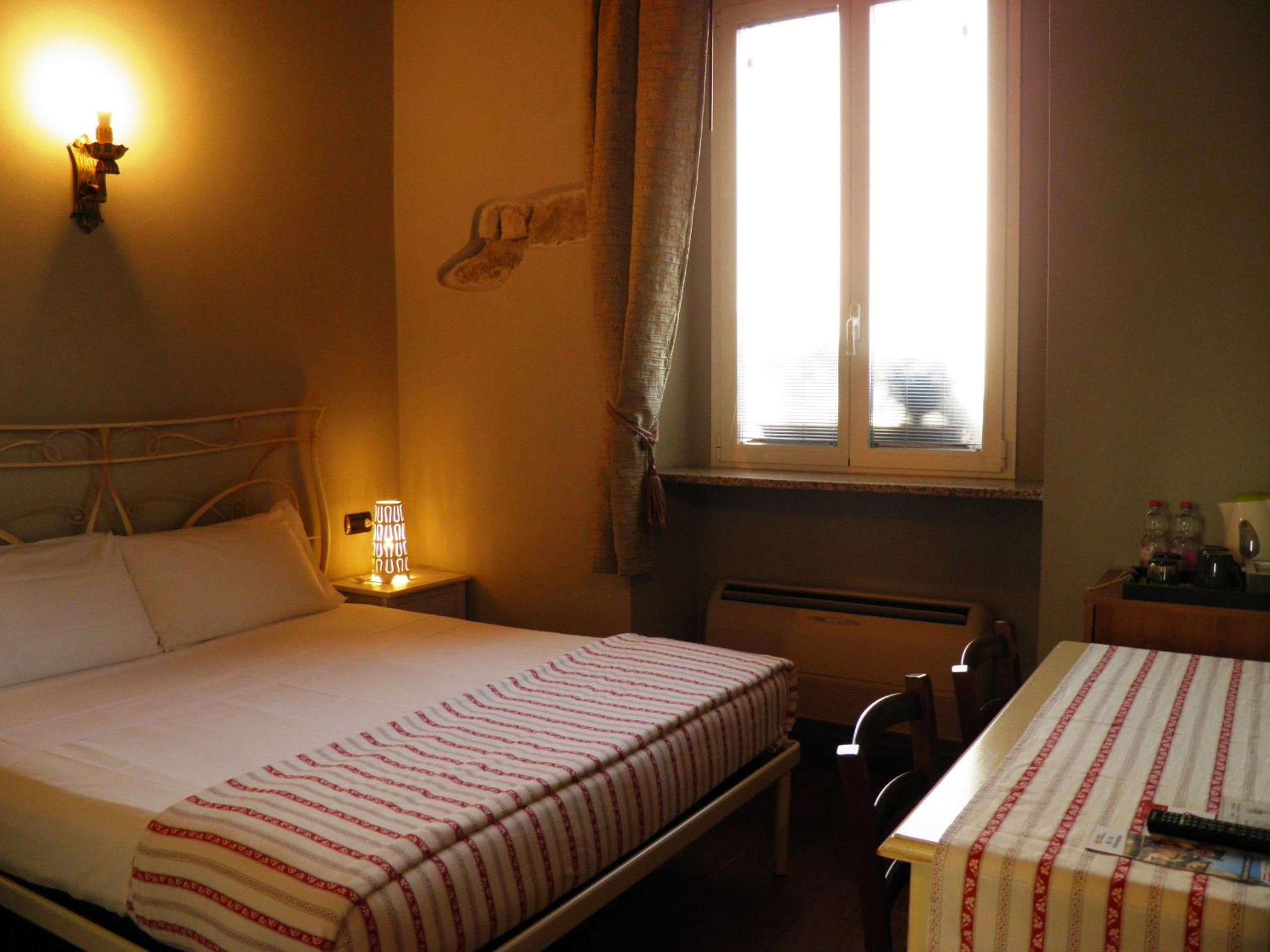 Double Room with Private Bathroom photo 3