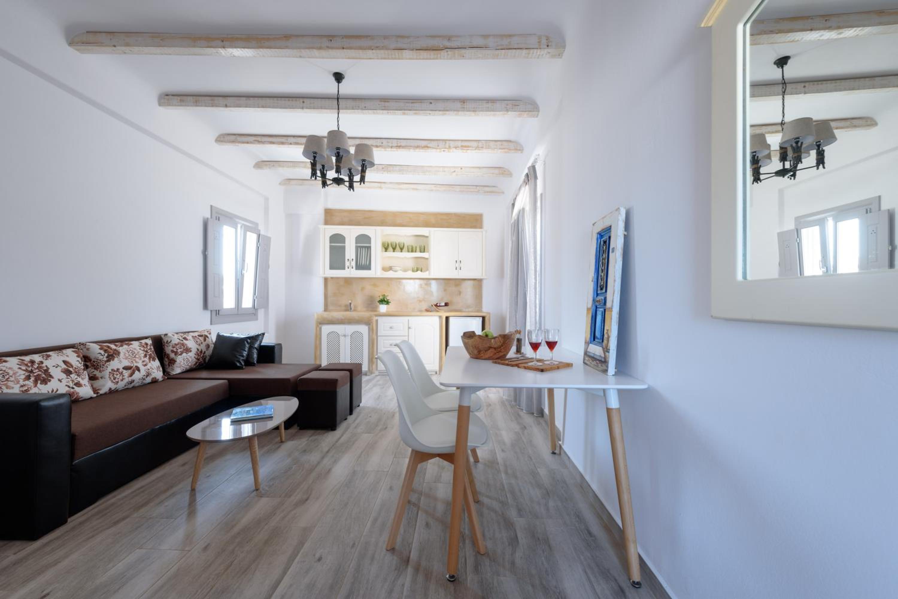 Nektar Jacuzzi Apartment - Photo 5