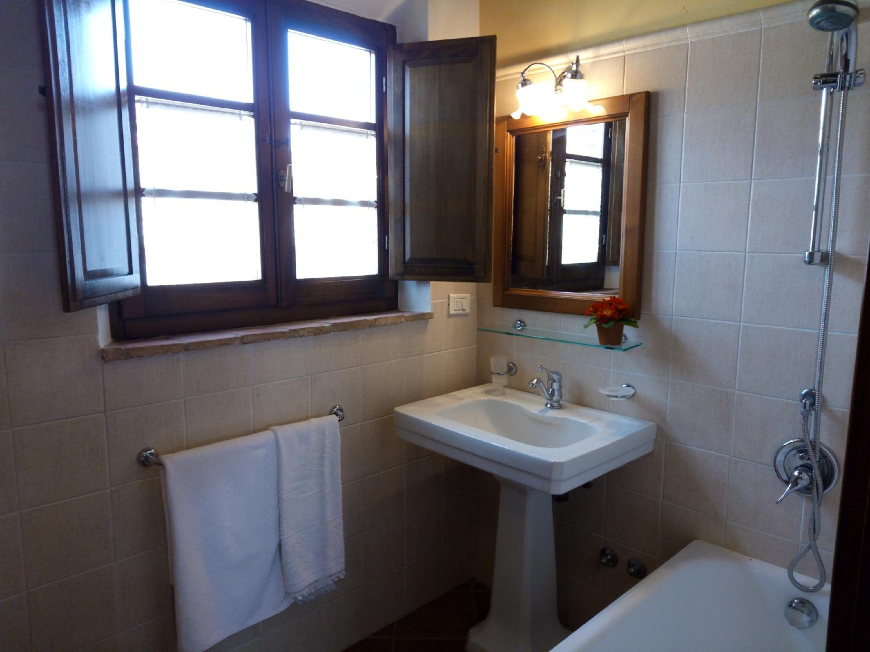 Two-Bedroom Apartment (6 Adults) photo 3