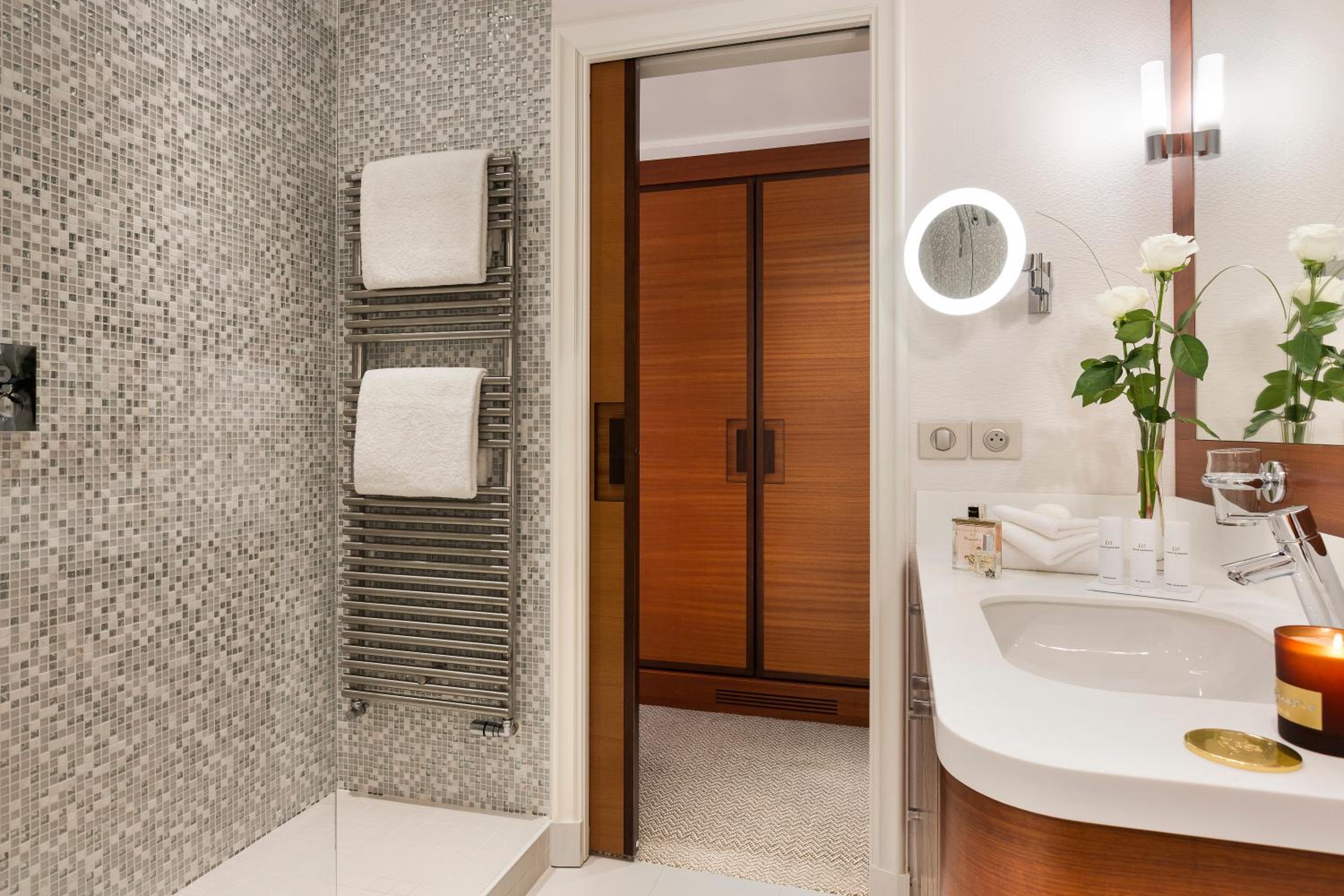 Deluxe Room with Sea View - Photo 4