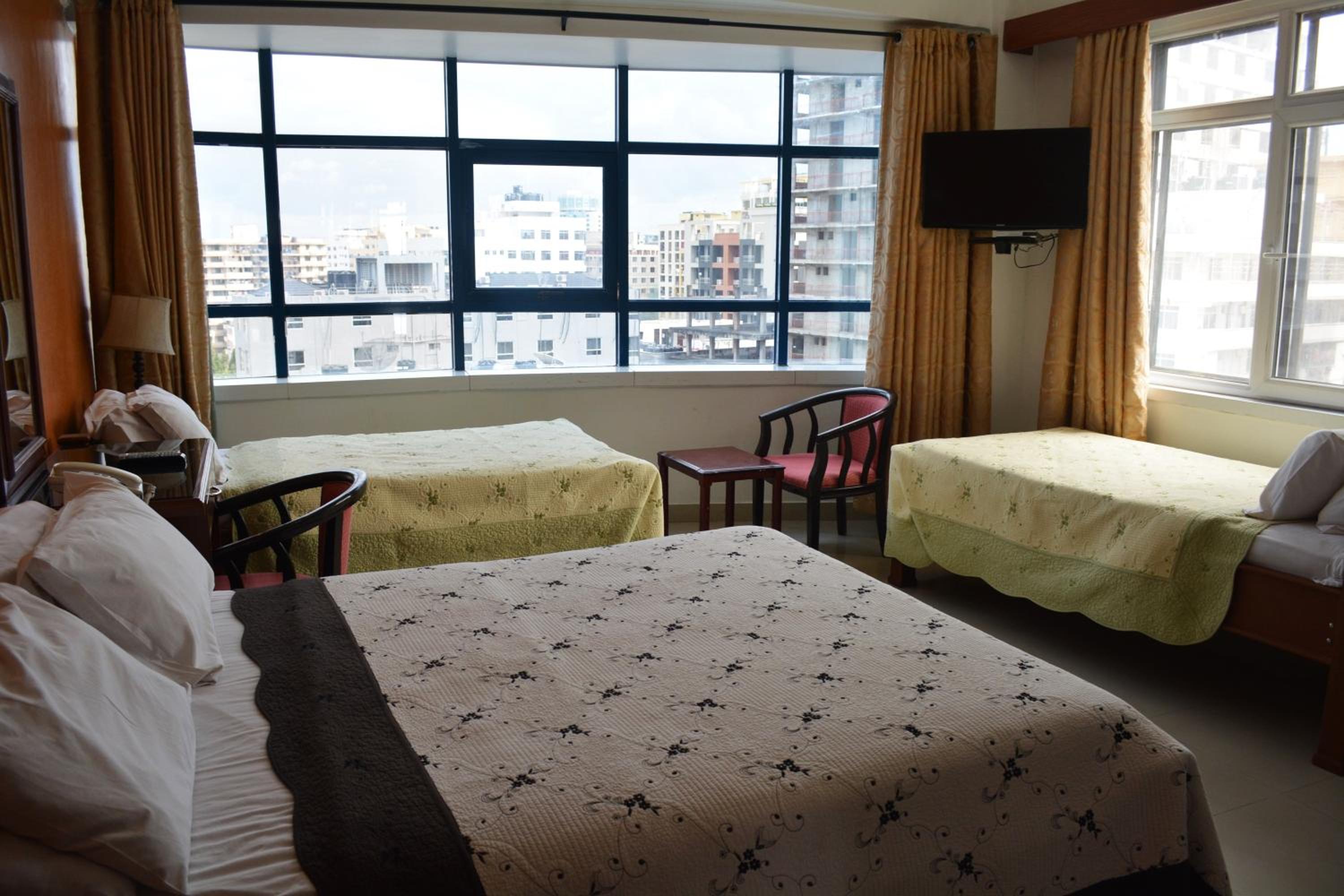 Deluxe Triple Room photo 2