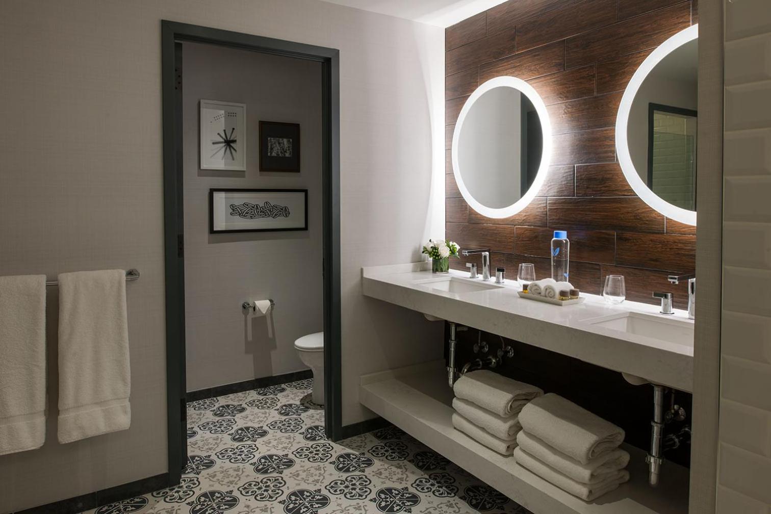 King Suite - Photo 2