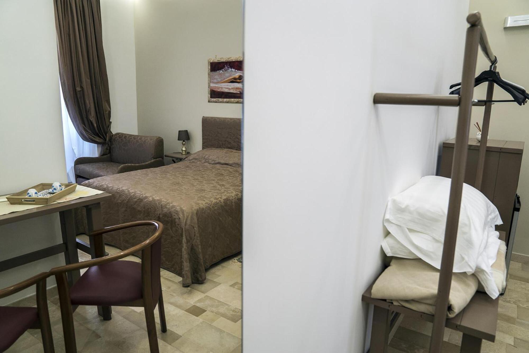 Triple Room - Photo 9