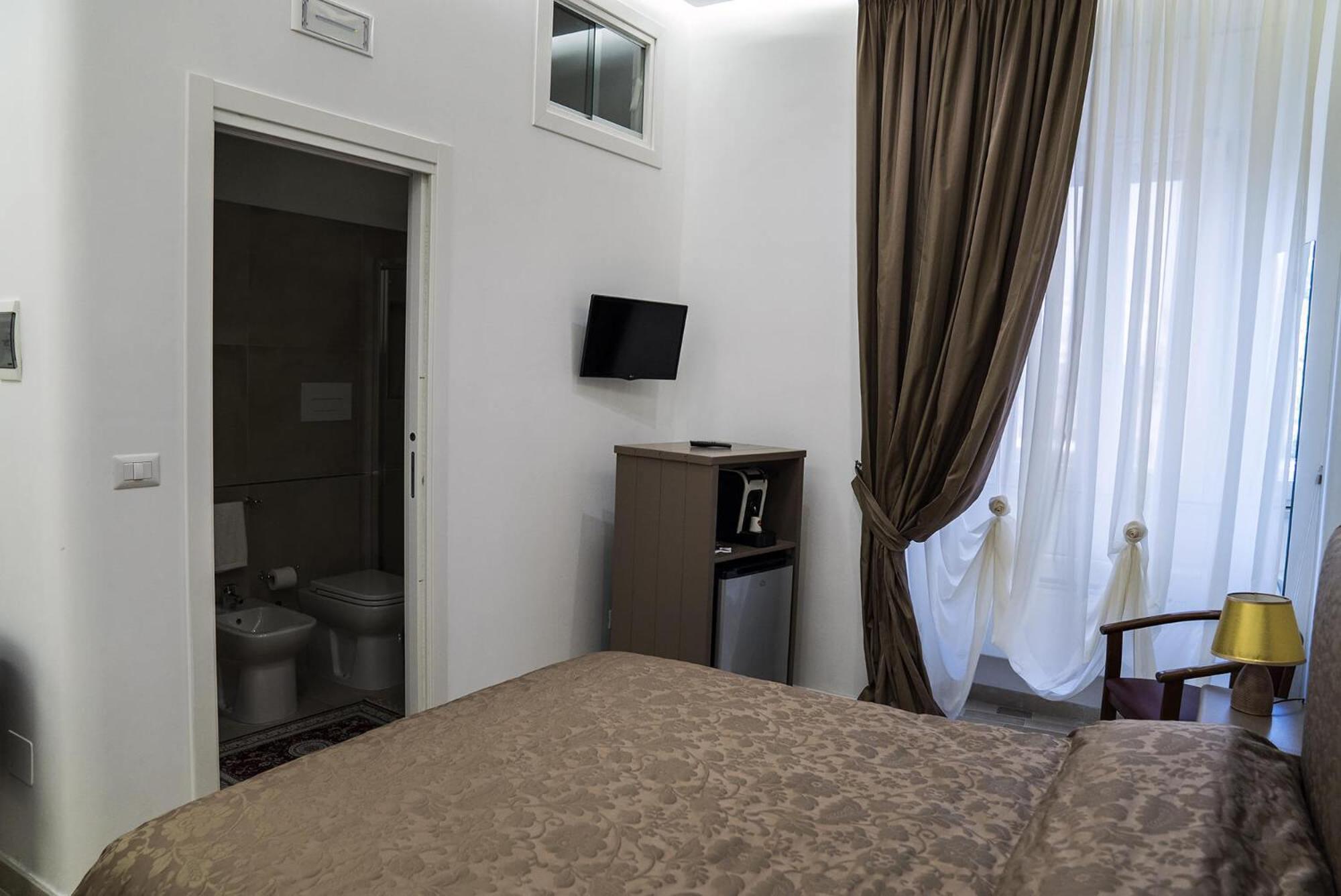 Double Room - Photo 2