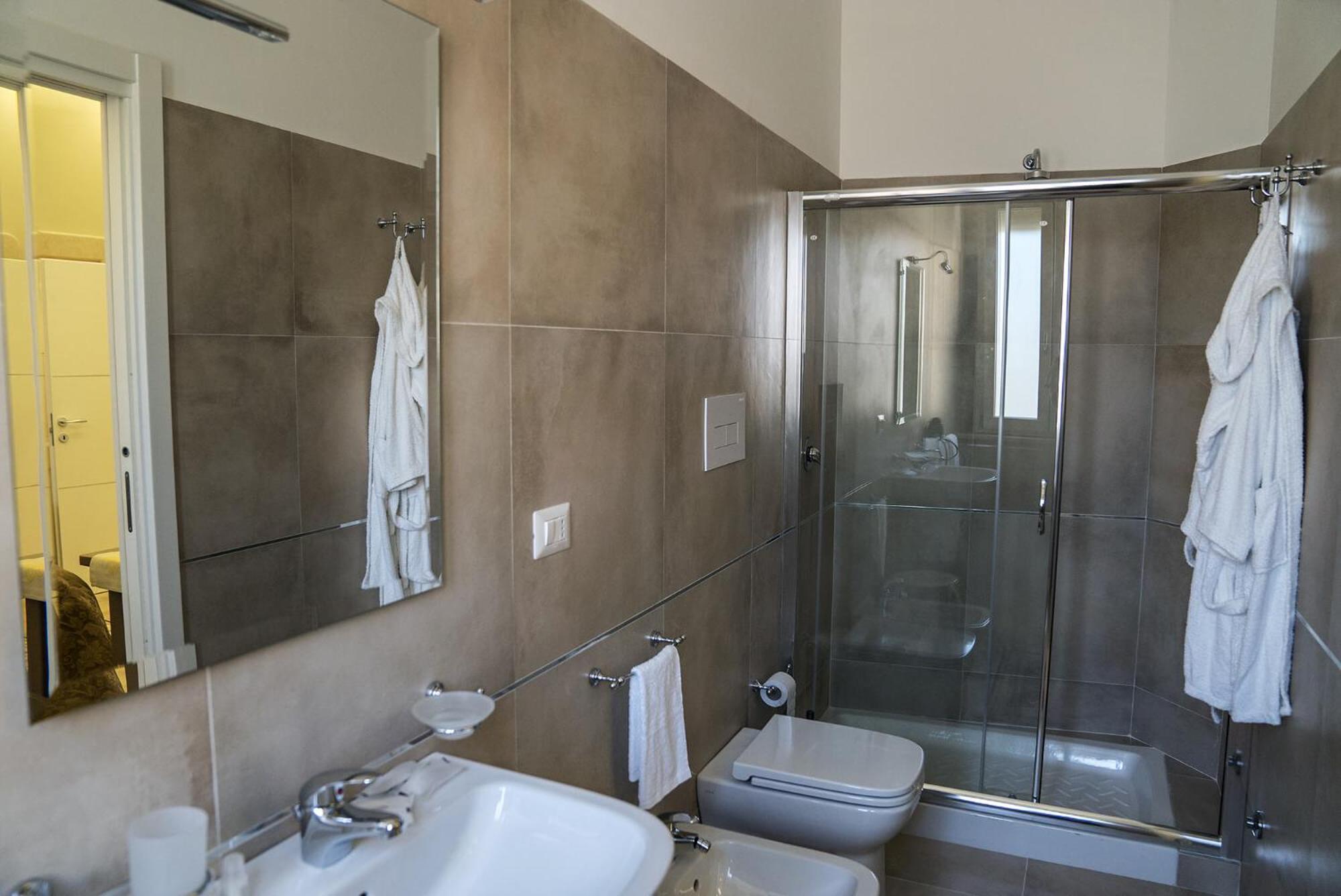 Triple Room - Photo 11