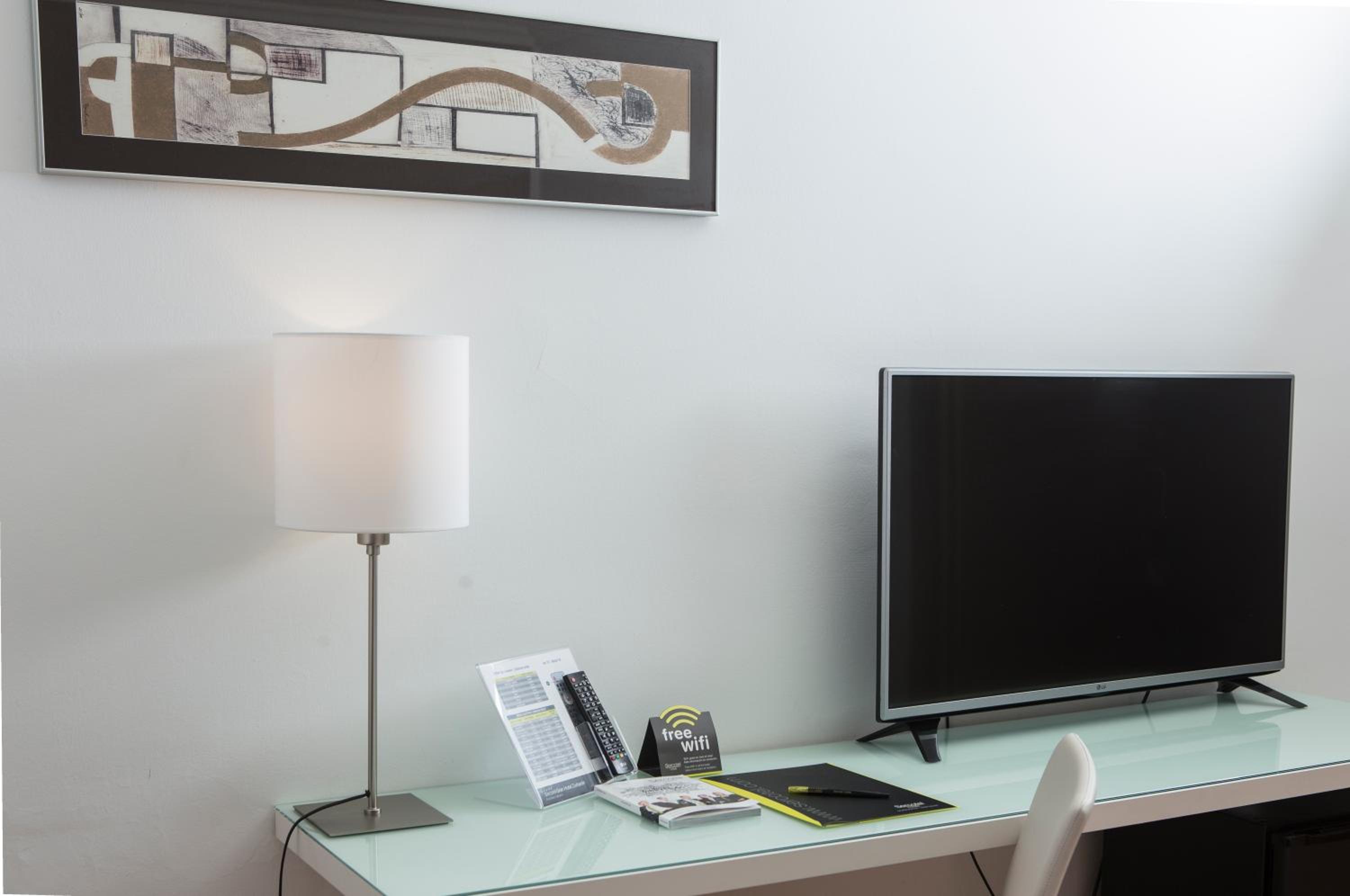 Standard Twin Room - Photo 7
