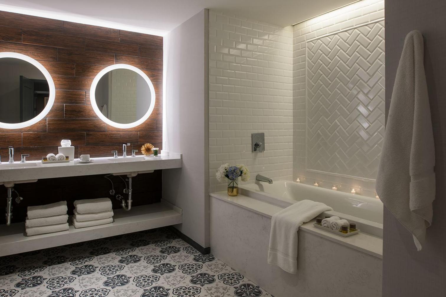 King Suite - Photo 3