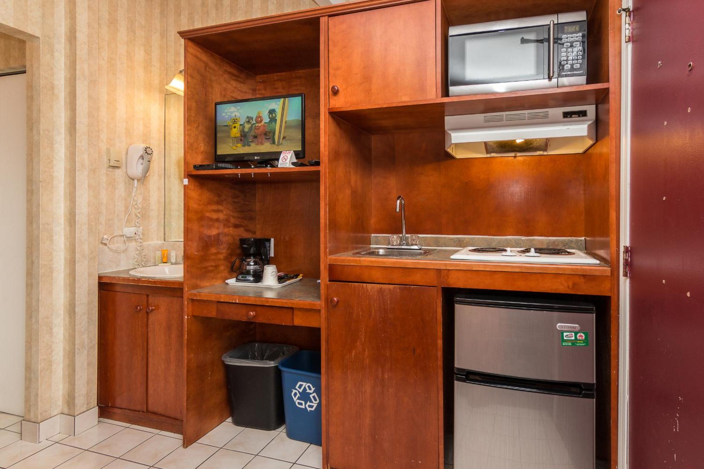 2 Queen Beds Kitchenette Suite Non Smoking - Photo 5