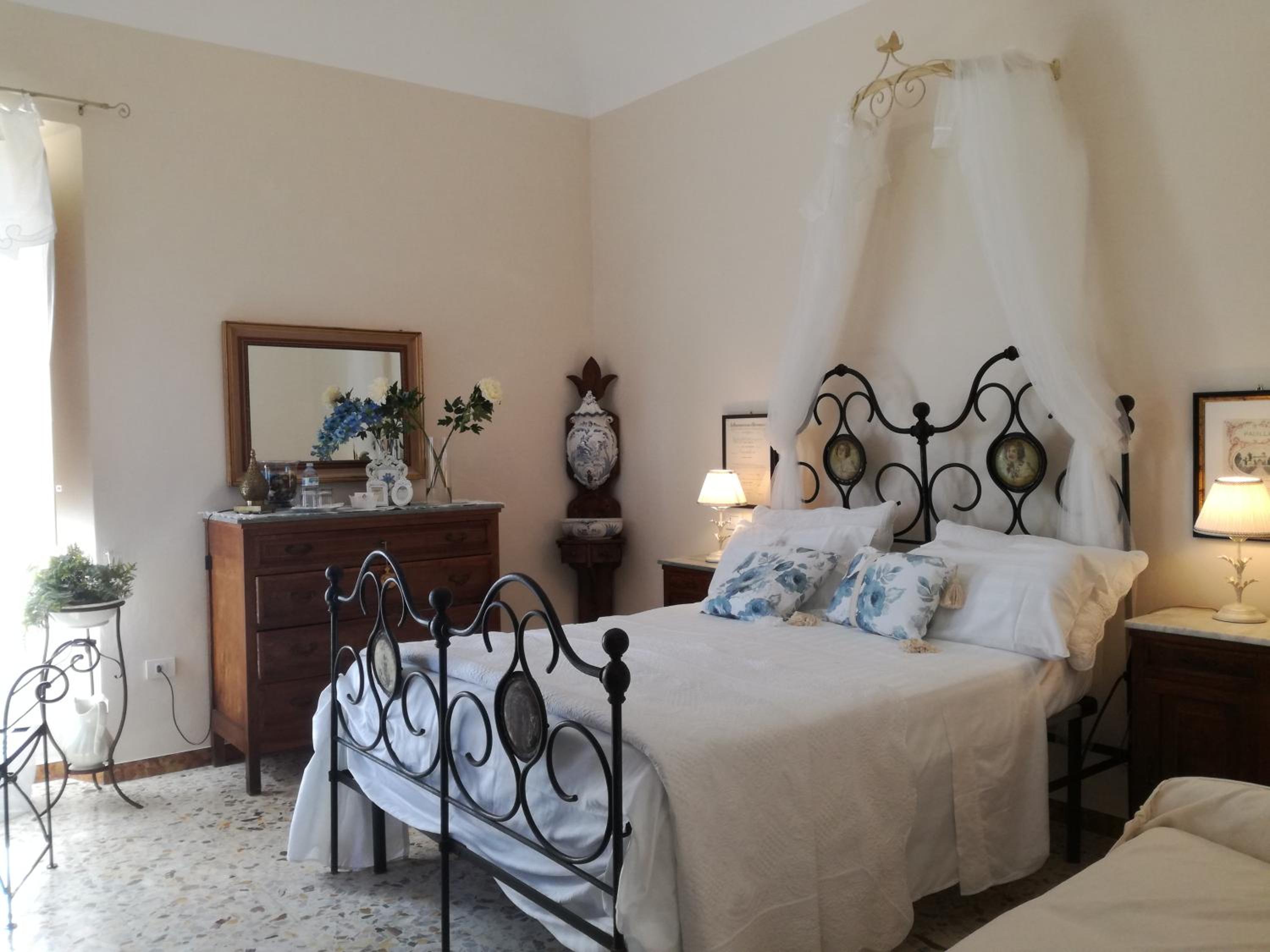 Double Room with Private External Bathroom photo 3