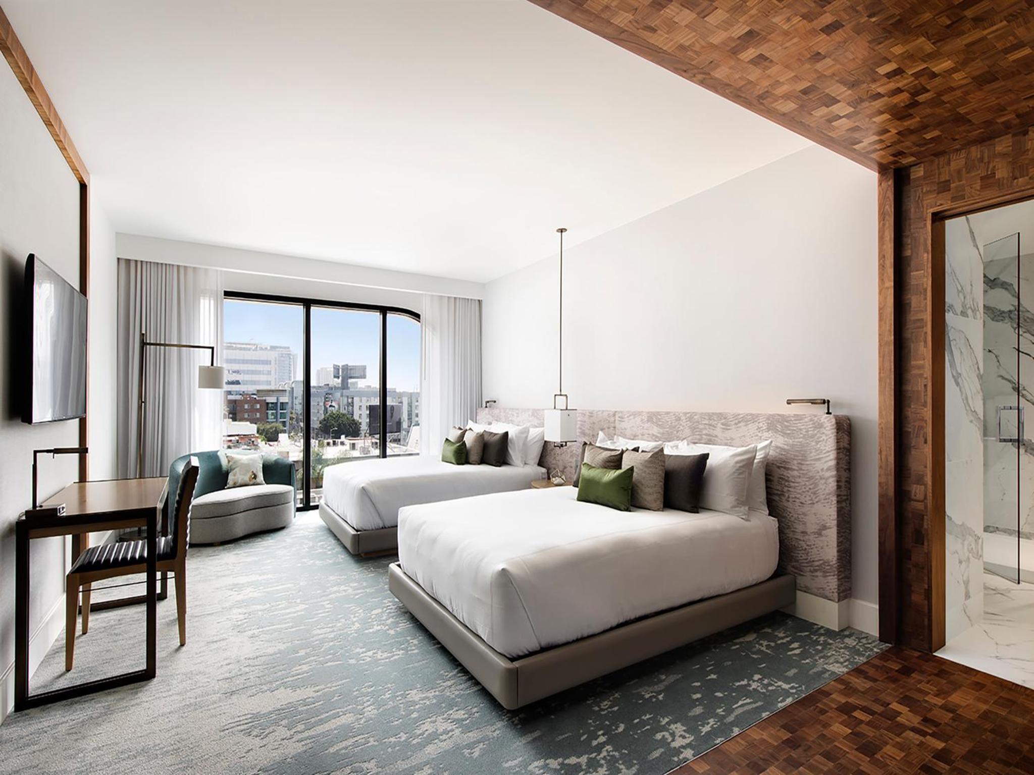 Queen Room with Two Queen Beds - Bronze - Photo 1