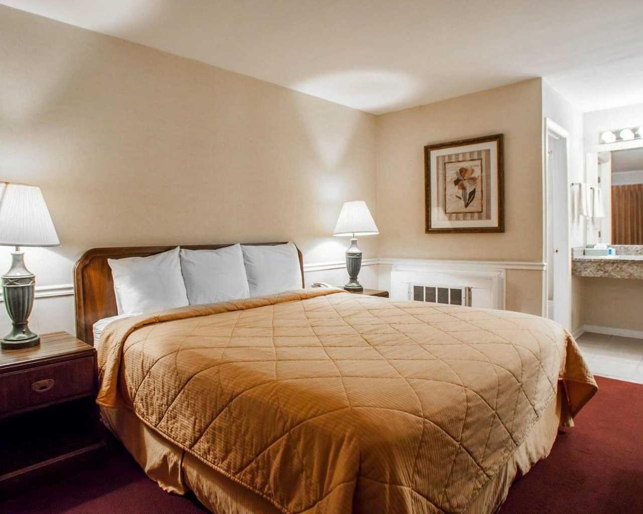 King Room - Non-Smoking - Photo 2