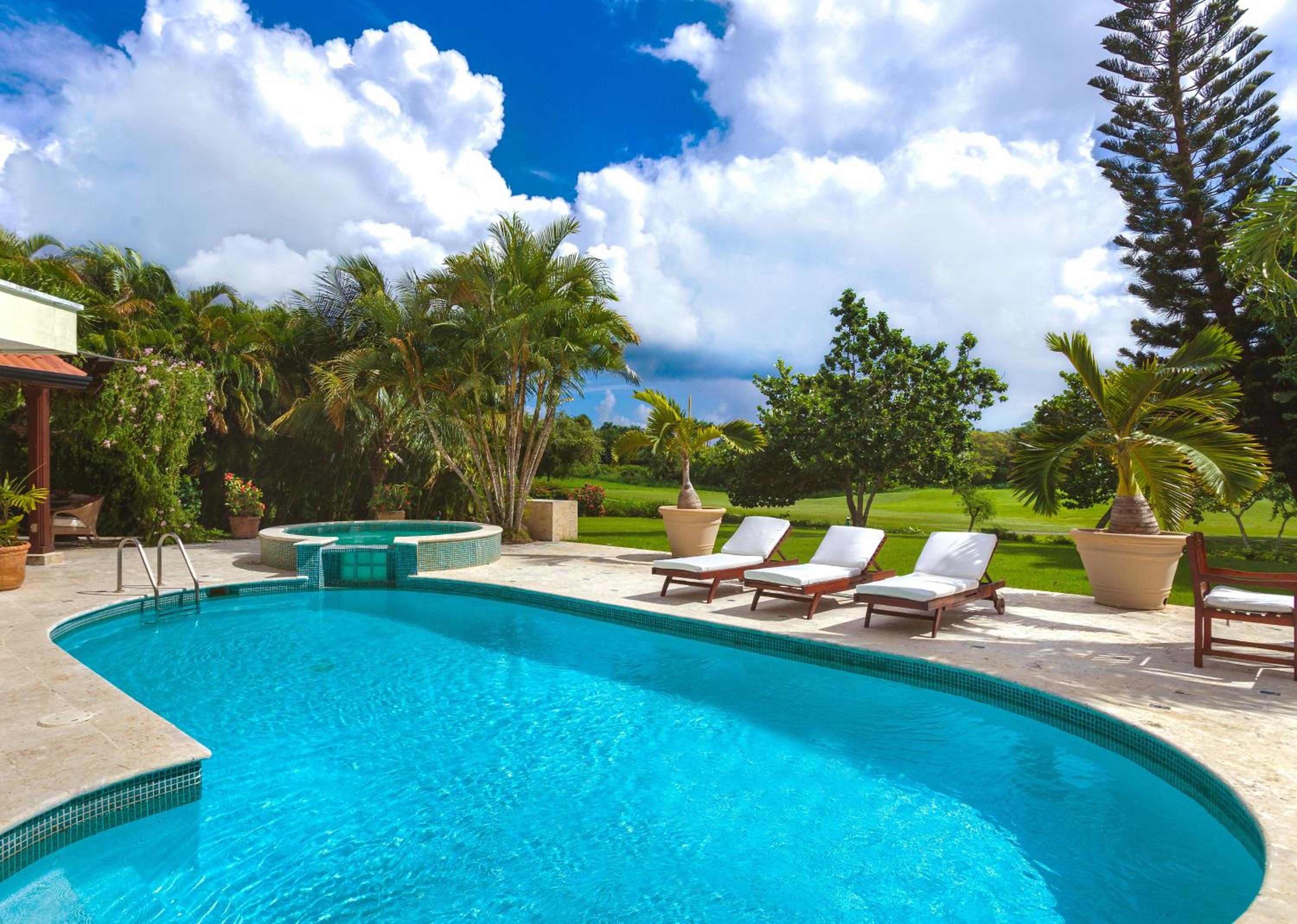 Classic Five-Bedroom Villa - Golf Cart Included - Photo 4