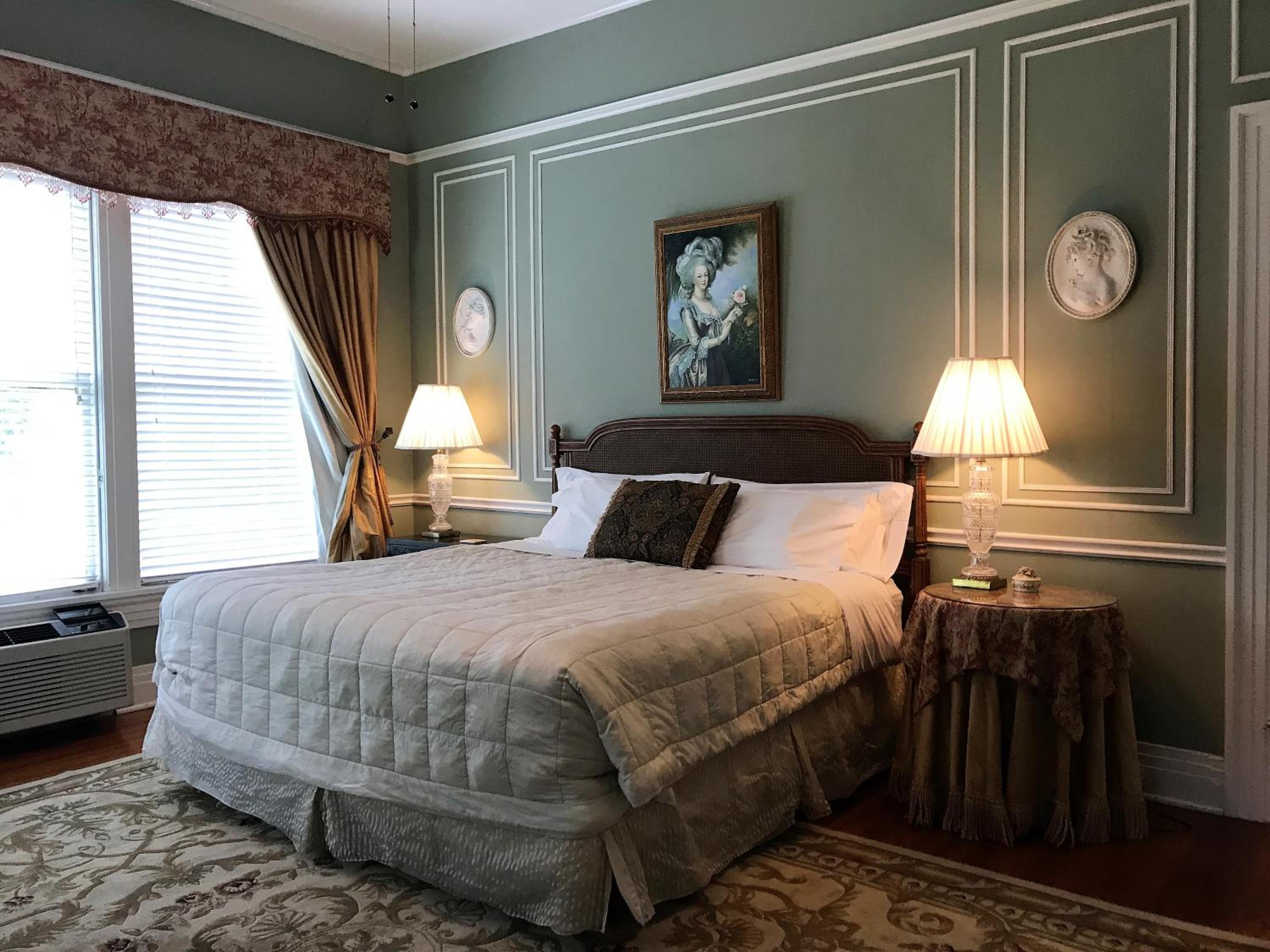 Deluxe King Room with Garden View