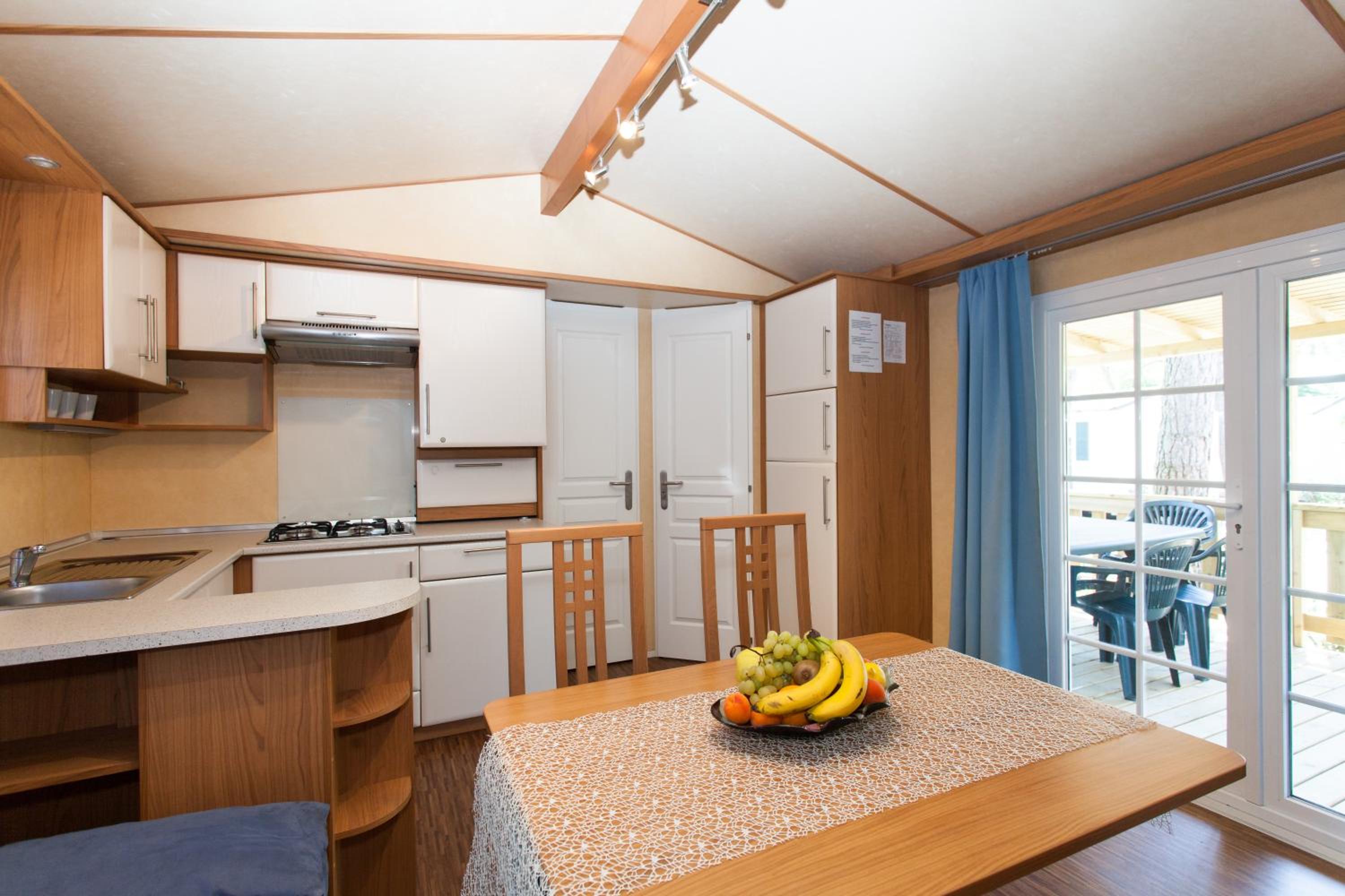 Mobile Home (6 Adults) photo 3