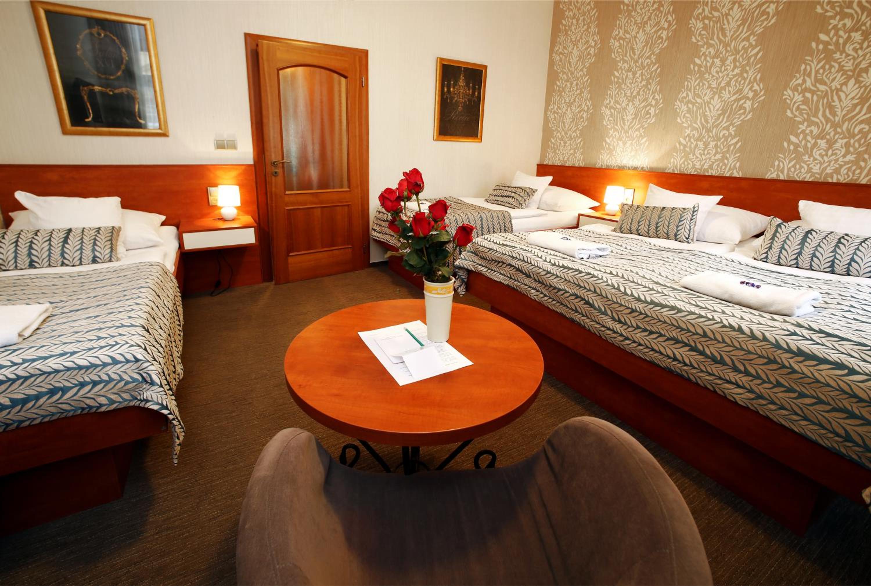 Quadruple Room - Photo 1
