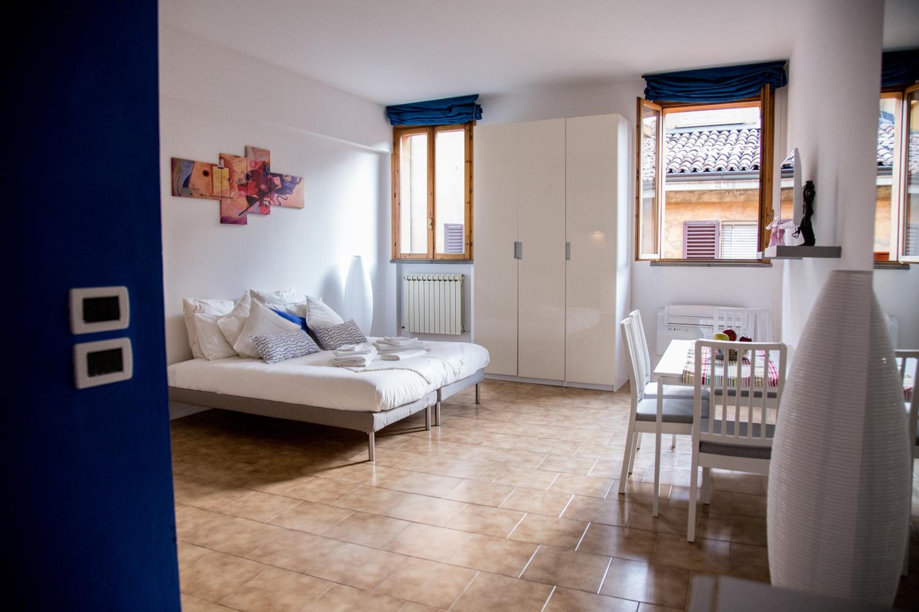 Studio Apartment - Photo 16