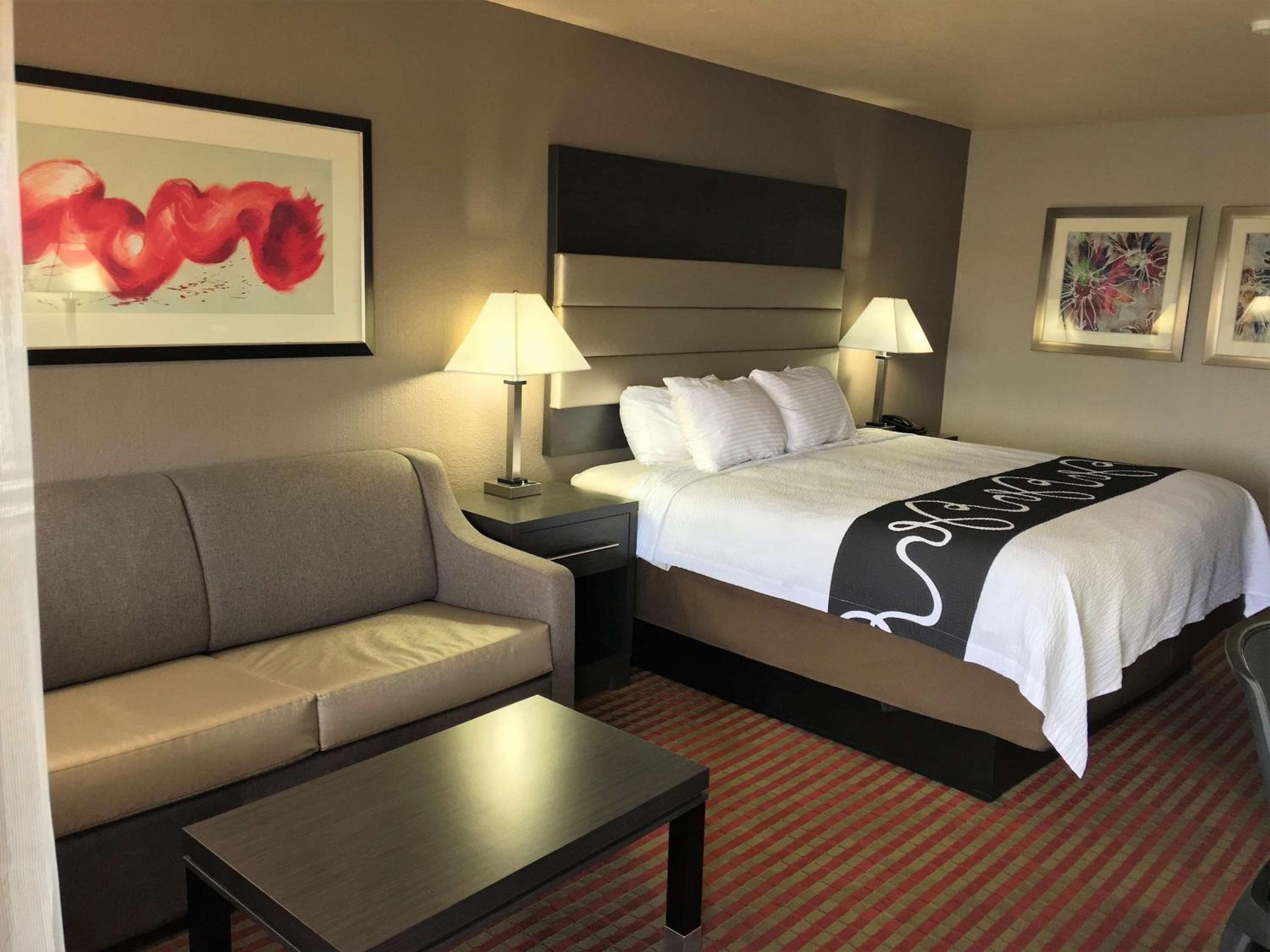 King Room - Non-Smoking - Photo 5