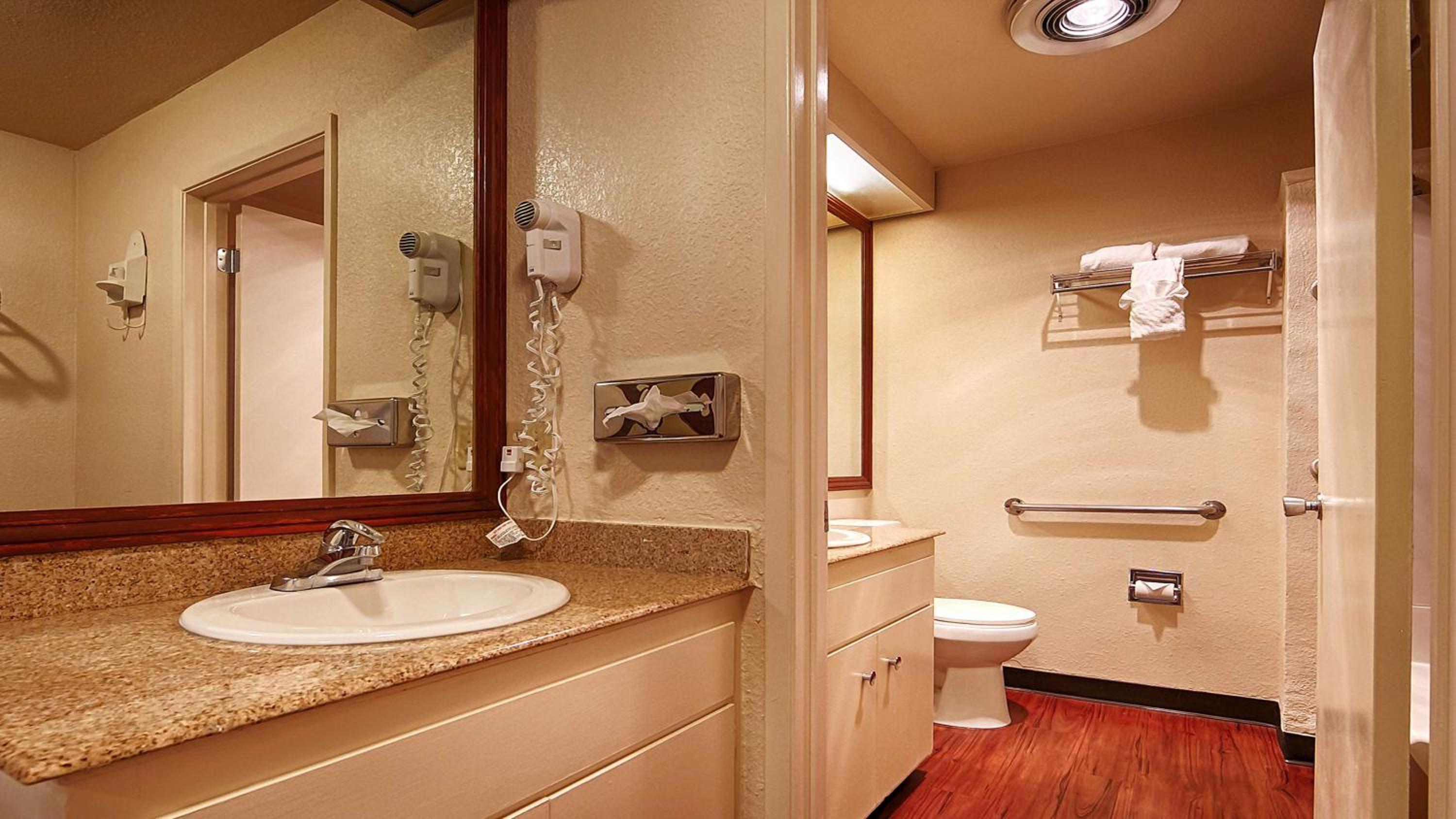 King Room - Non-Smoking - Photo 2