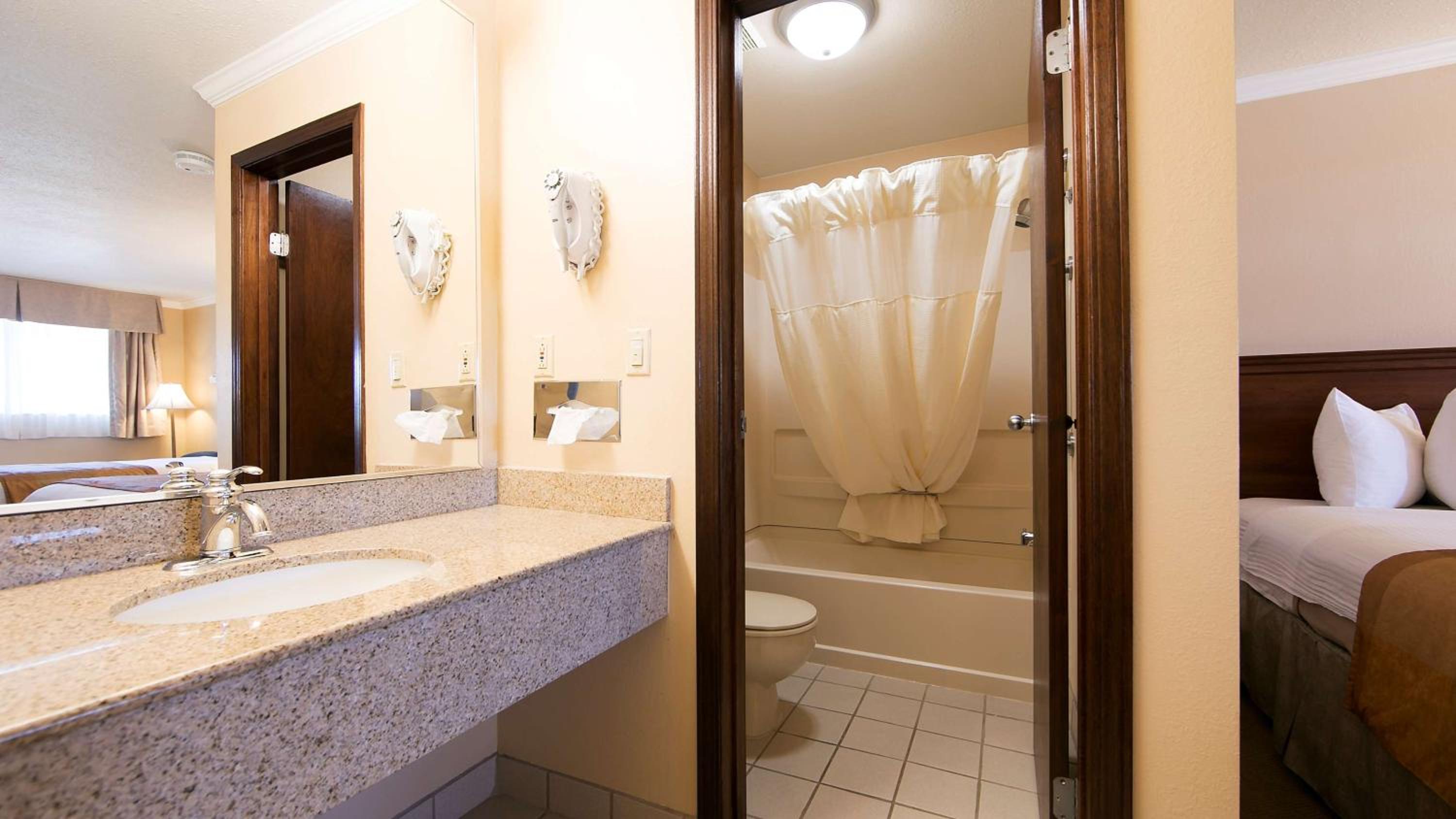 Double Room with Two Double Beds - Photo 6
