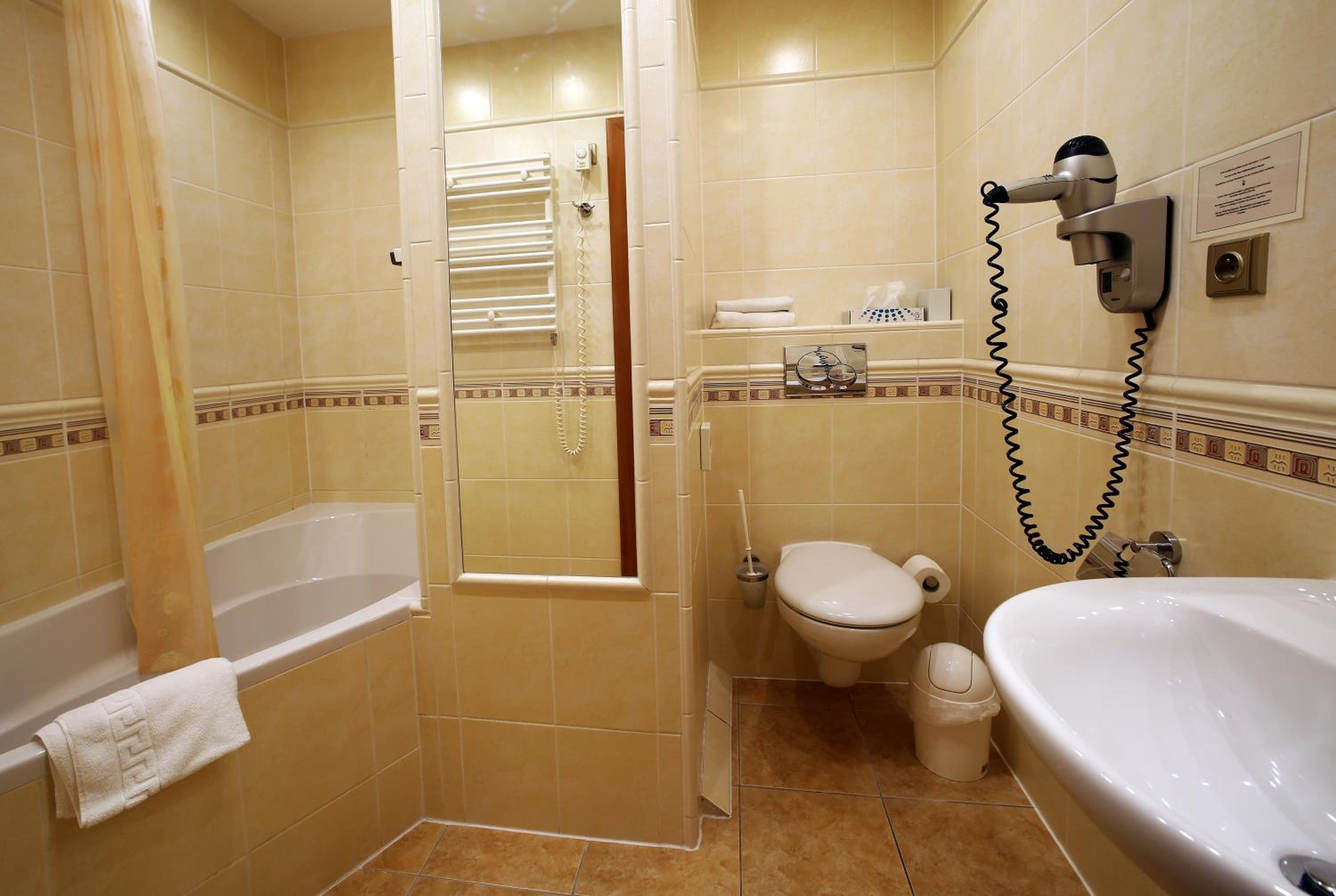 Double or Twin Room - Photo 5