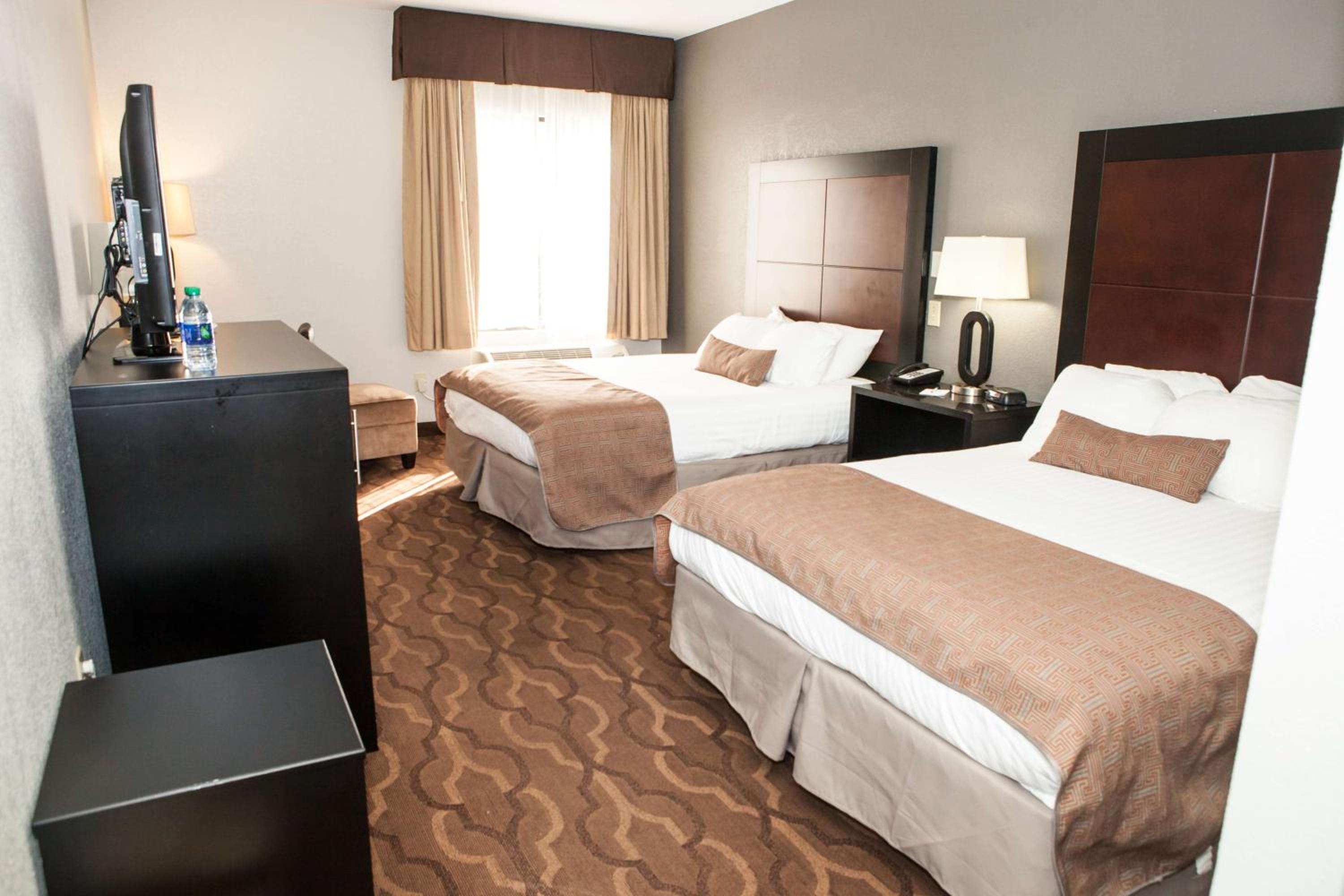 Queen Room with Two Queen Beds - Disability Access - Non Smoking - Photo 3