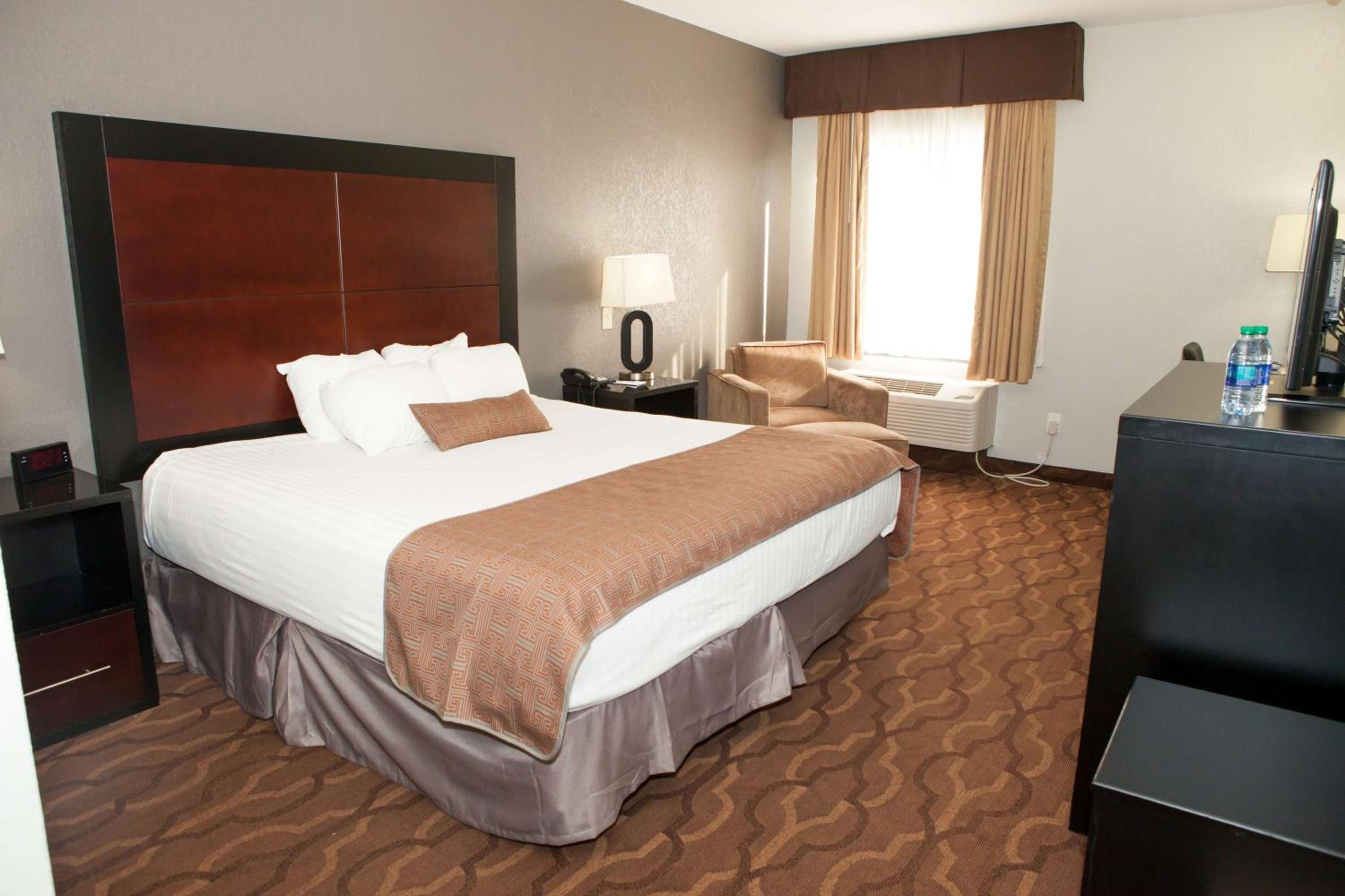 King Room with Walk-In Shower - Mobility Access - Photo 4