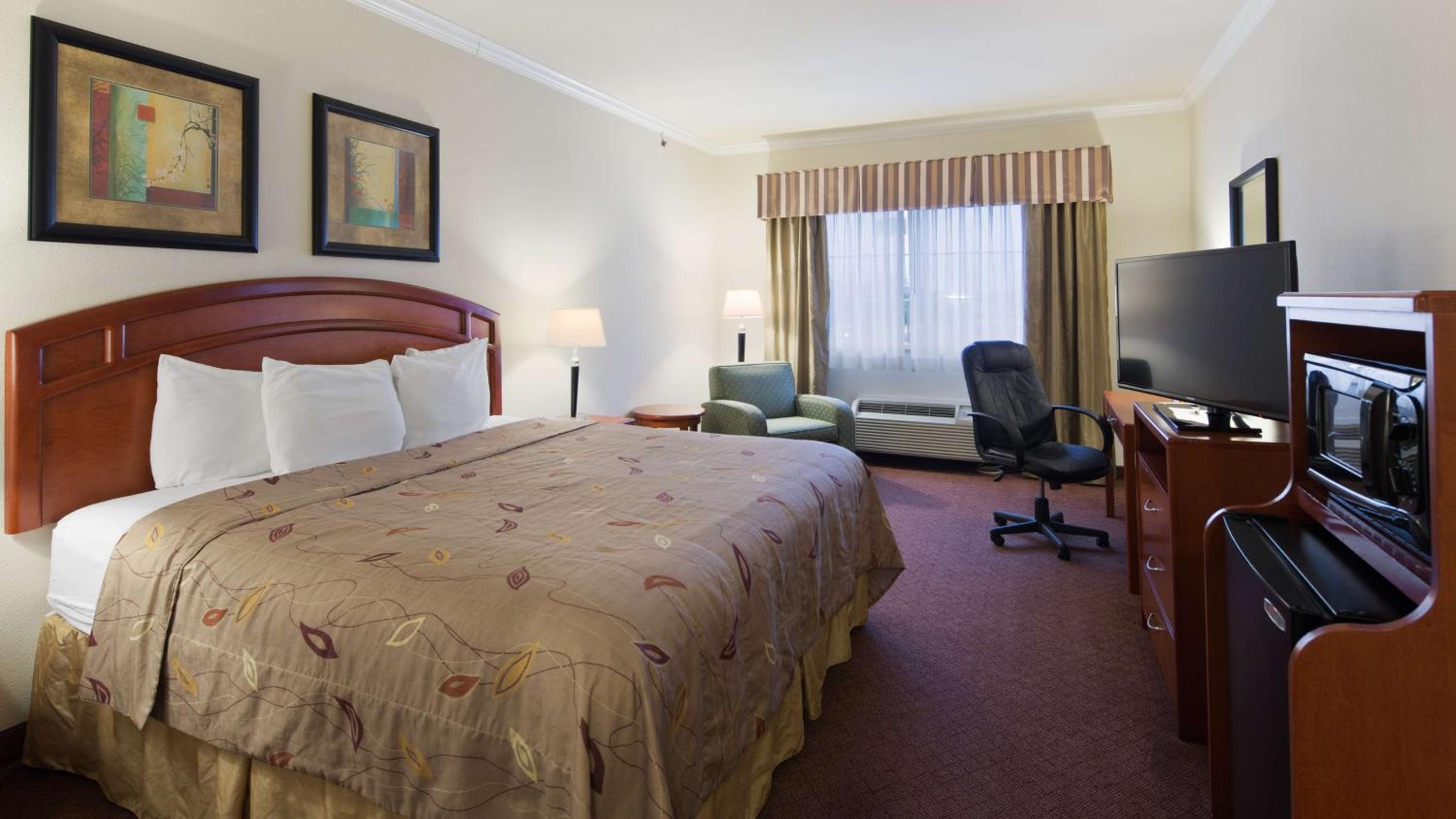 King Room - Non-Smoking - Photo 1