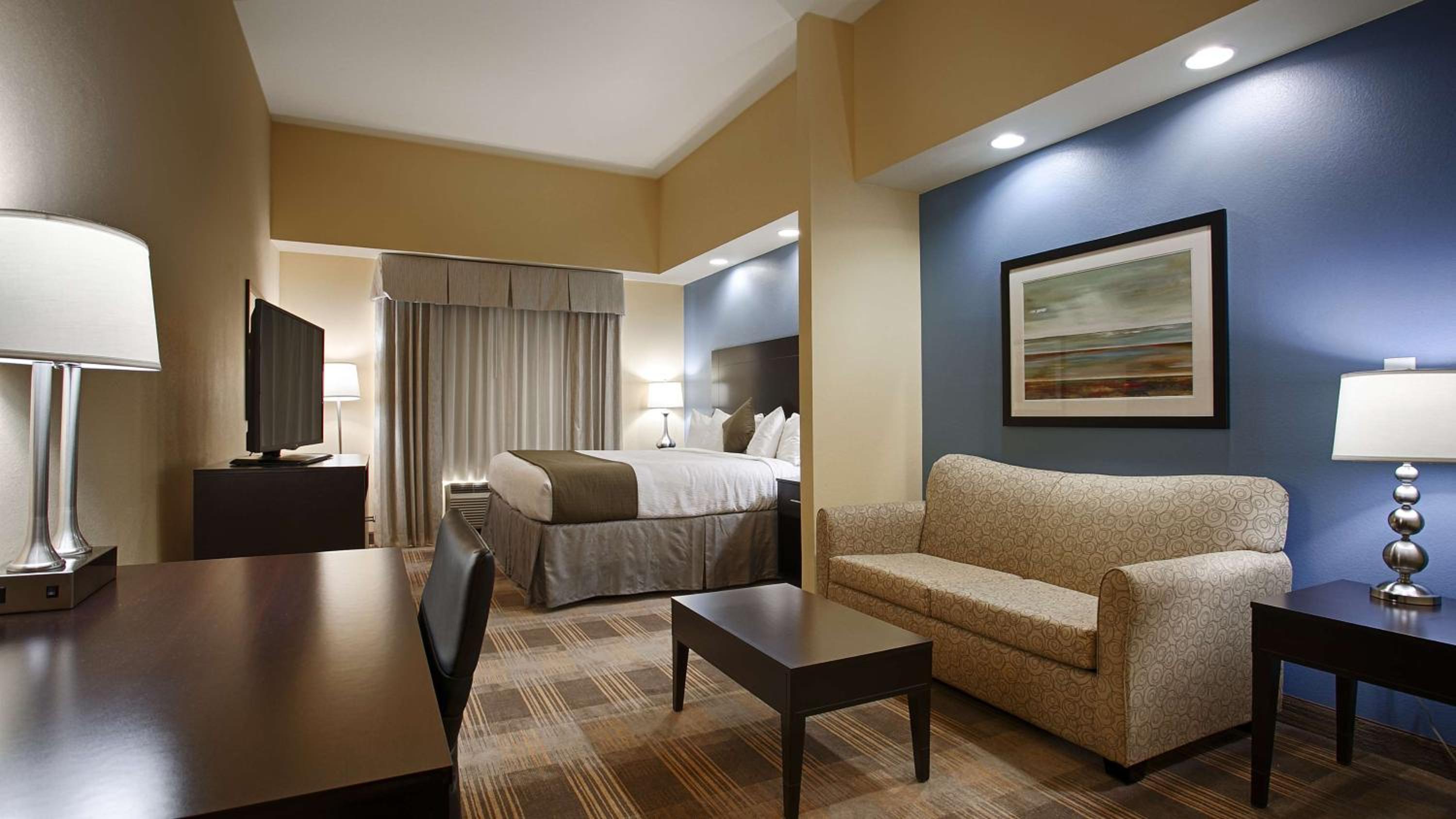 King Suite with Sofa Bed and Sitting Area - Non-Smoking photo 1