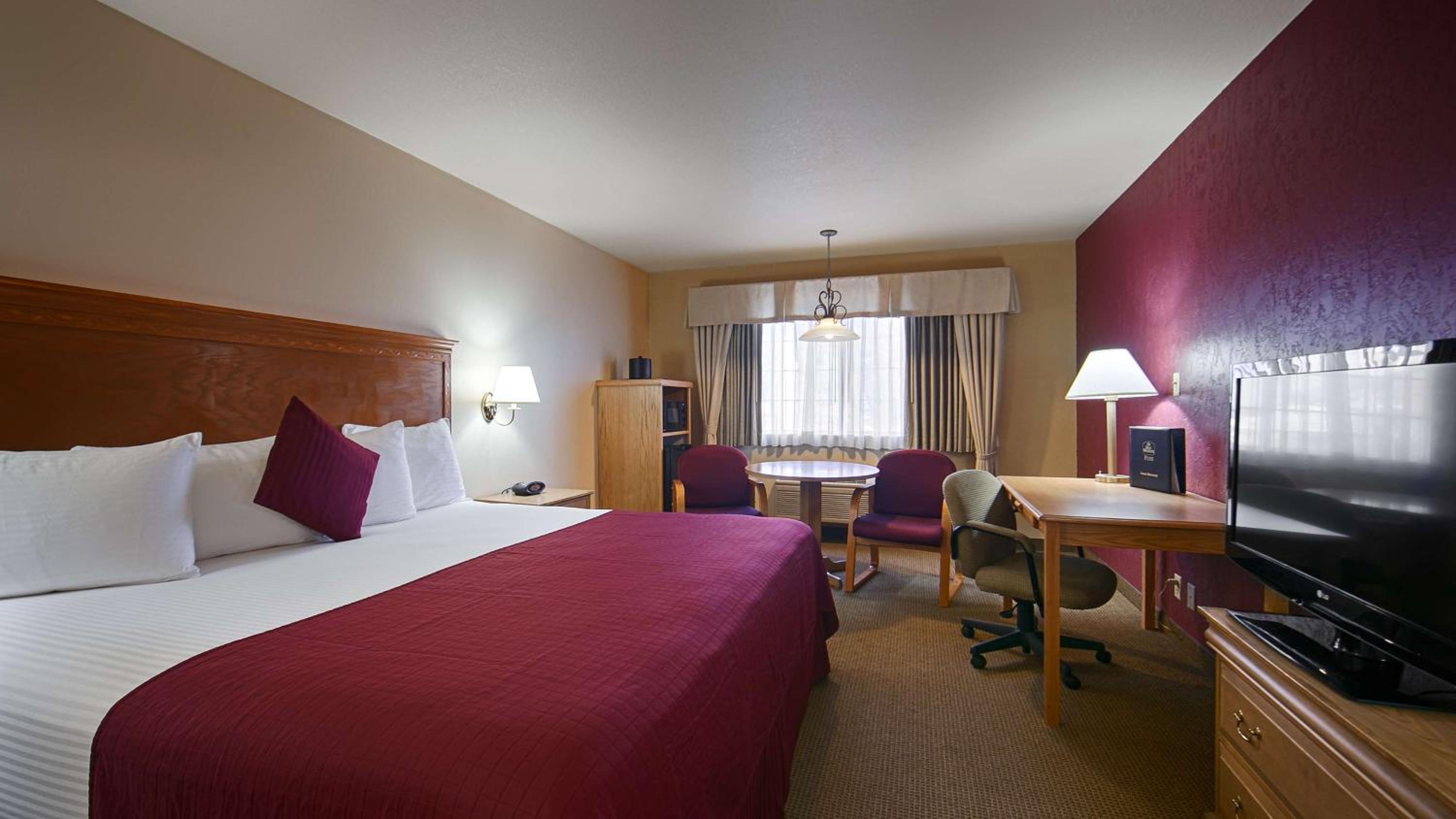 King Room - Non-Smoking - Photo 1