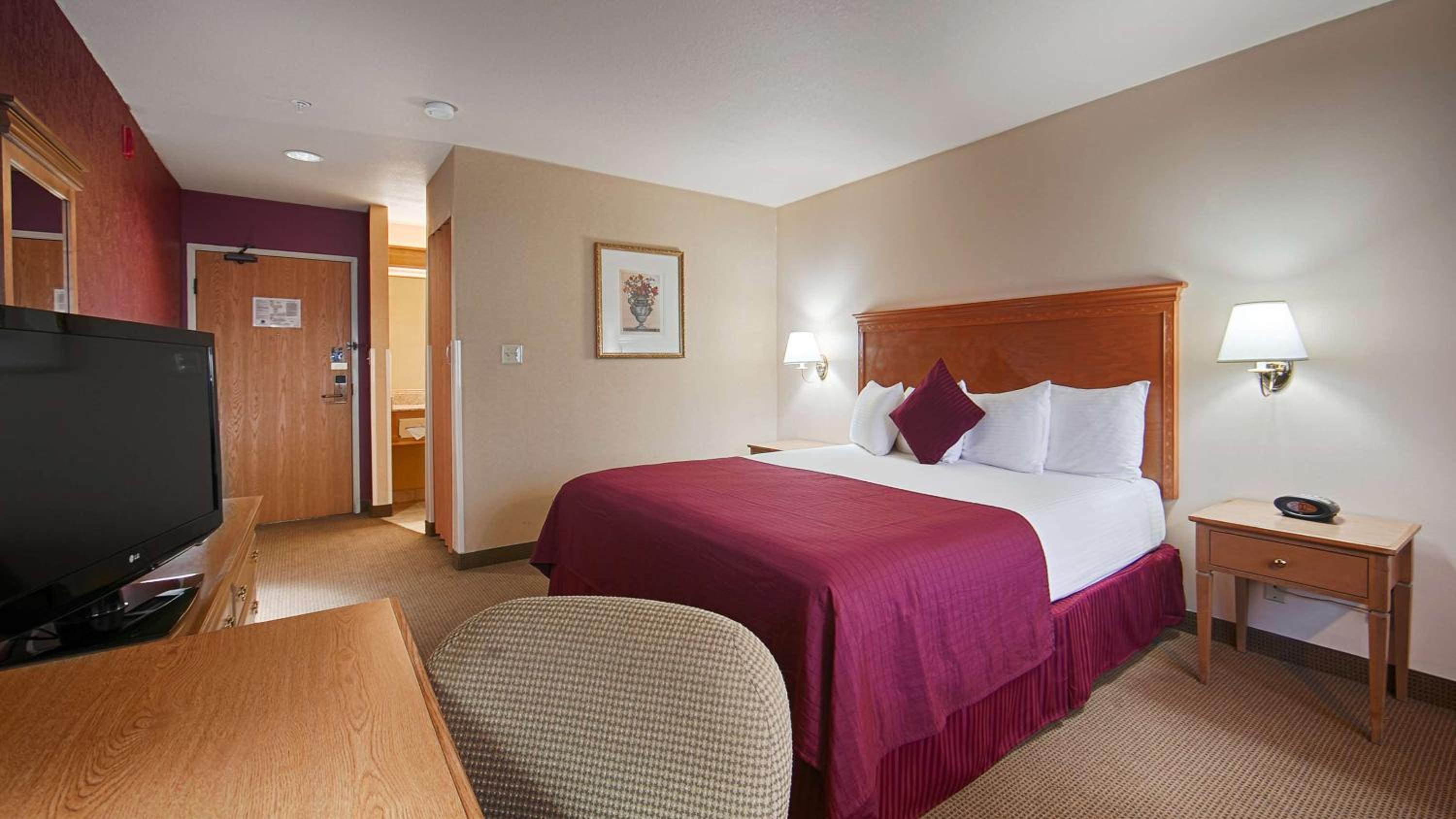 King Room - Non-Smoking - Photo 3