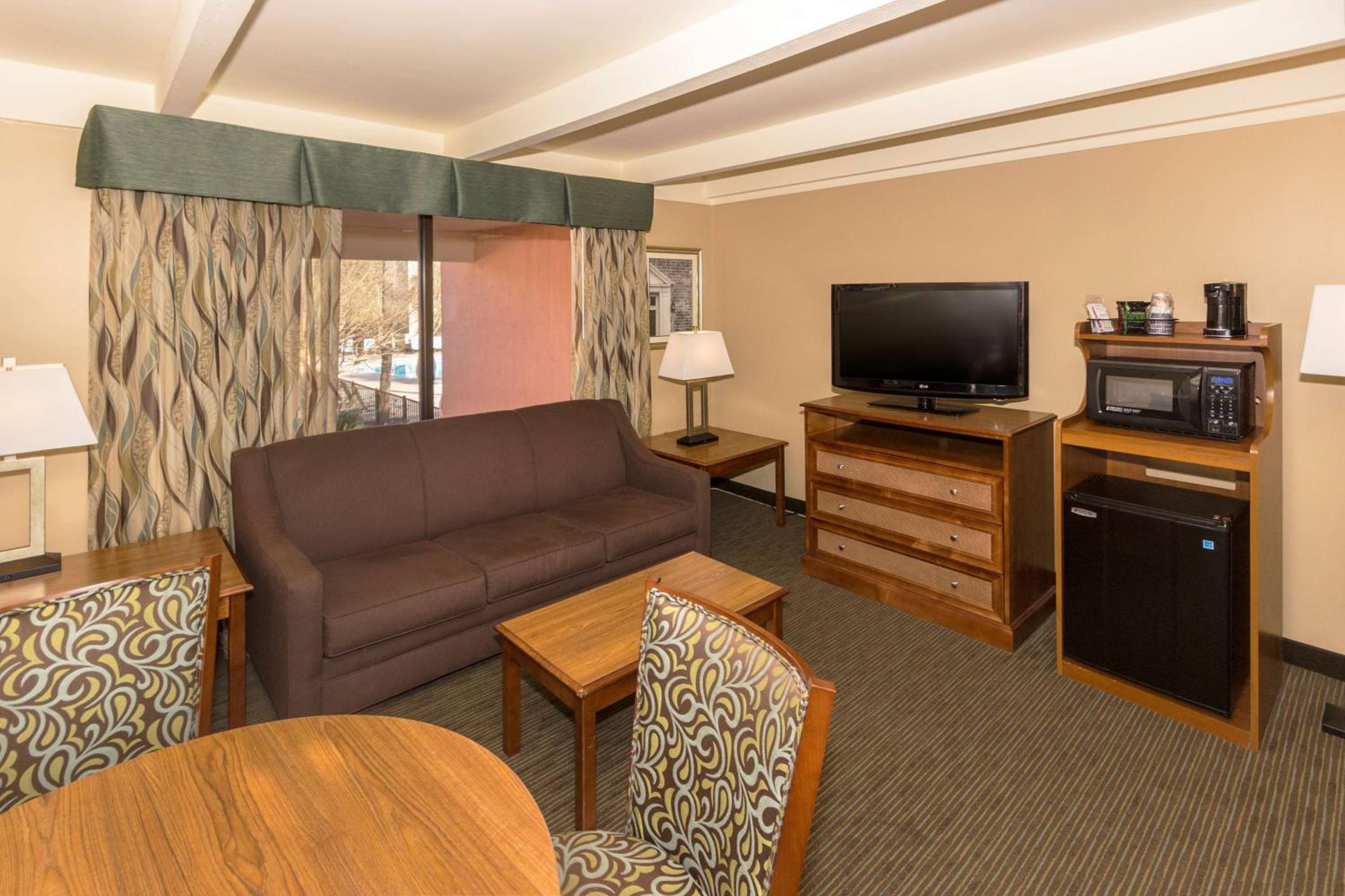 King Suite with Sofa Bed - Non-Smoking - Photo 1
