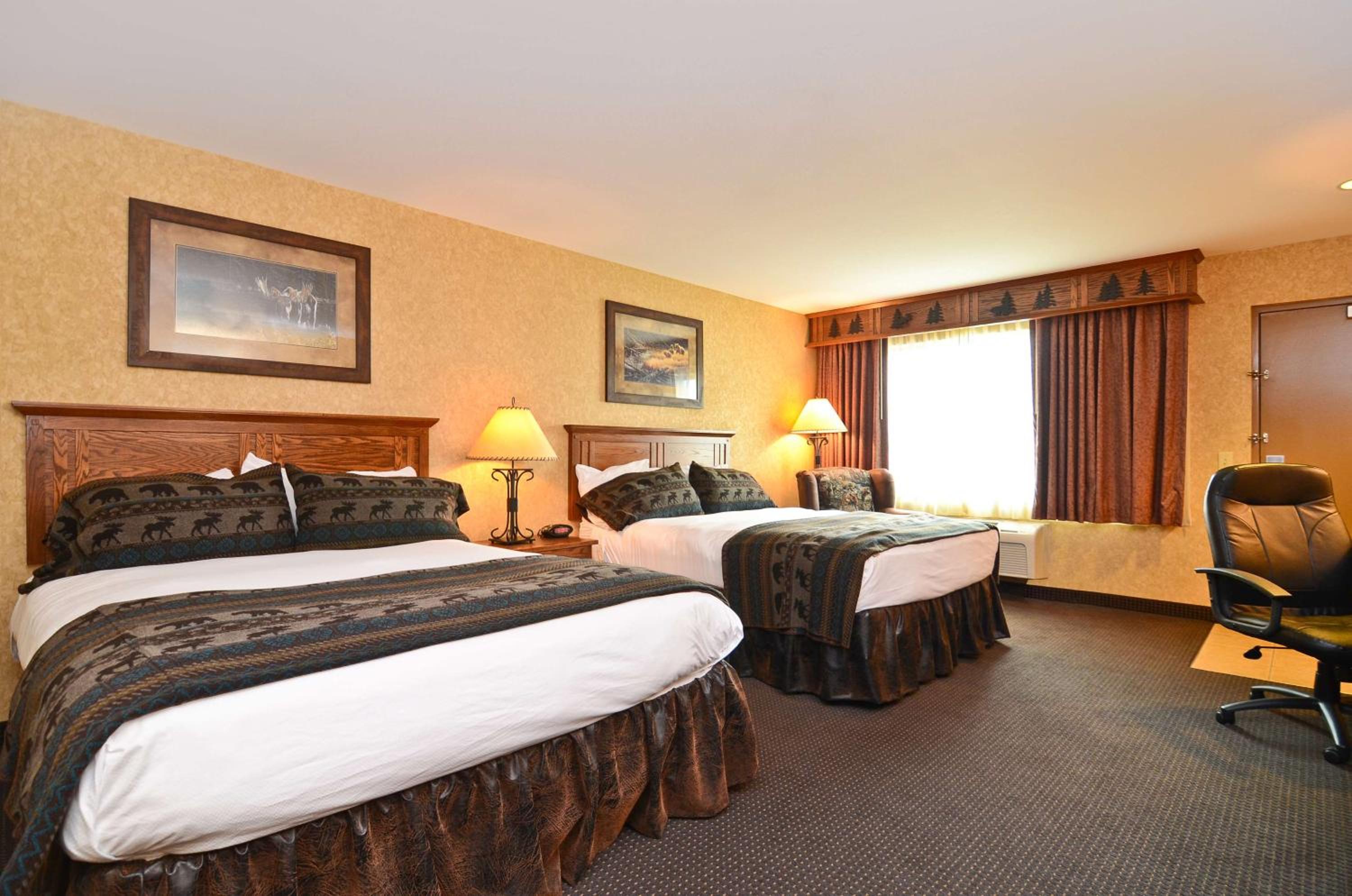 Queen Room with Two Queen Beds - Photo 1