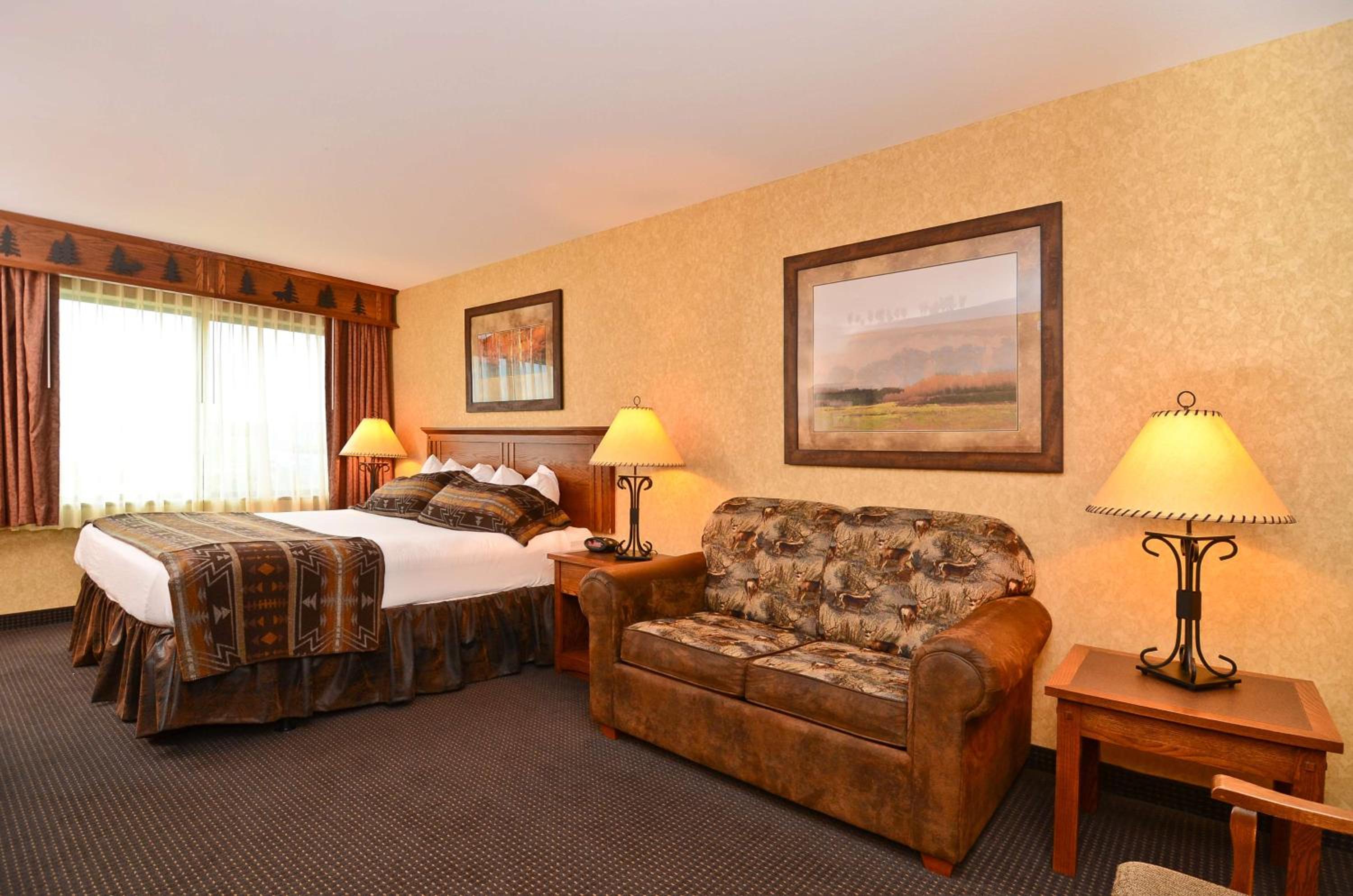Deluxe King Room - Non-Smoking