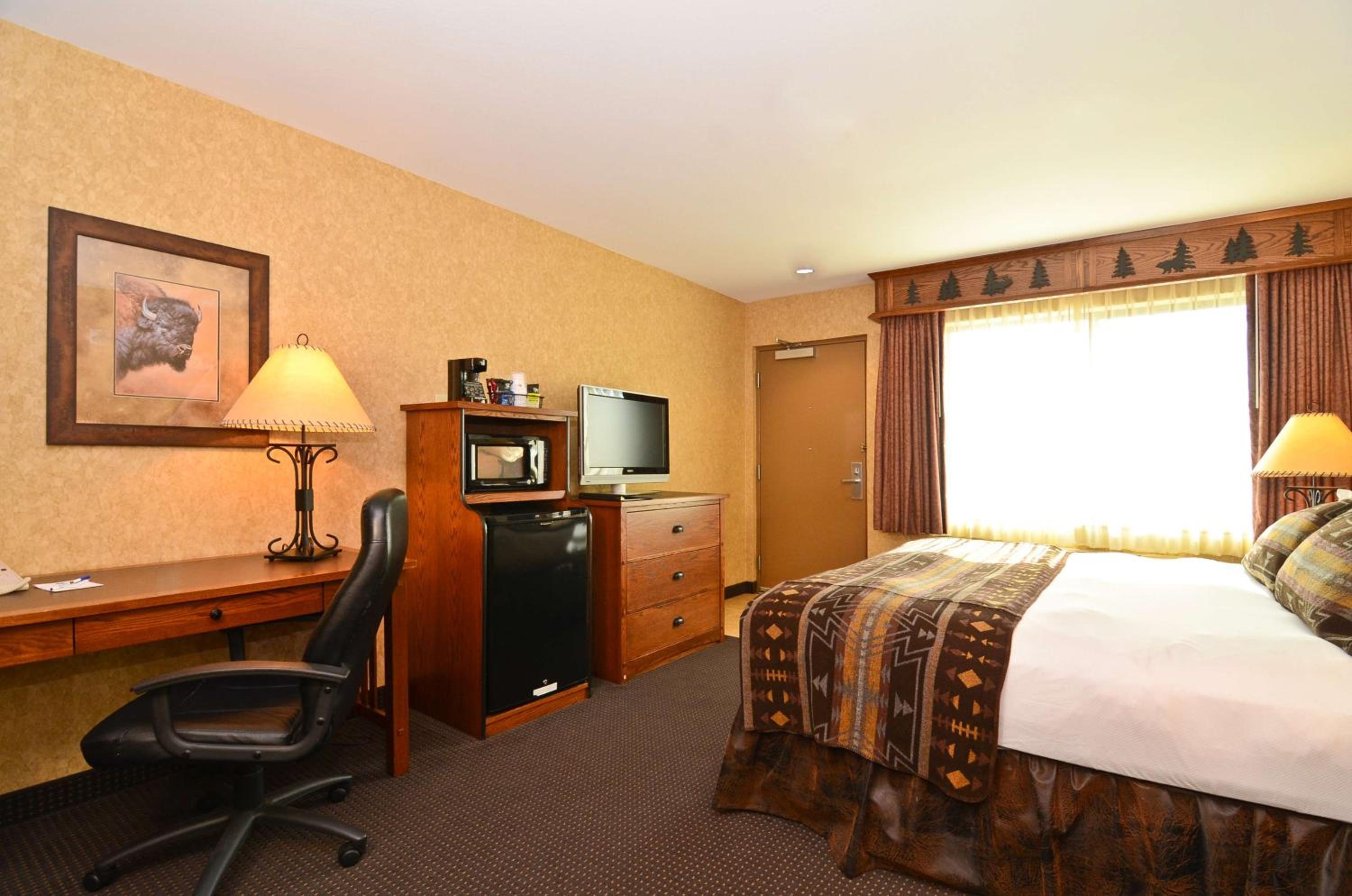 King Suite with Sofa Bed and Spa Bath - Executive Heartland/First Floor/Non-Smoking - Photo 3