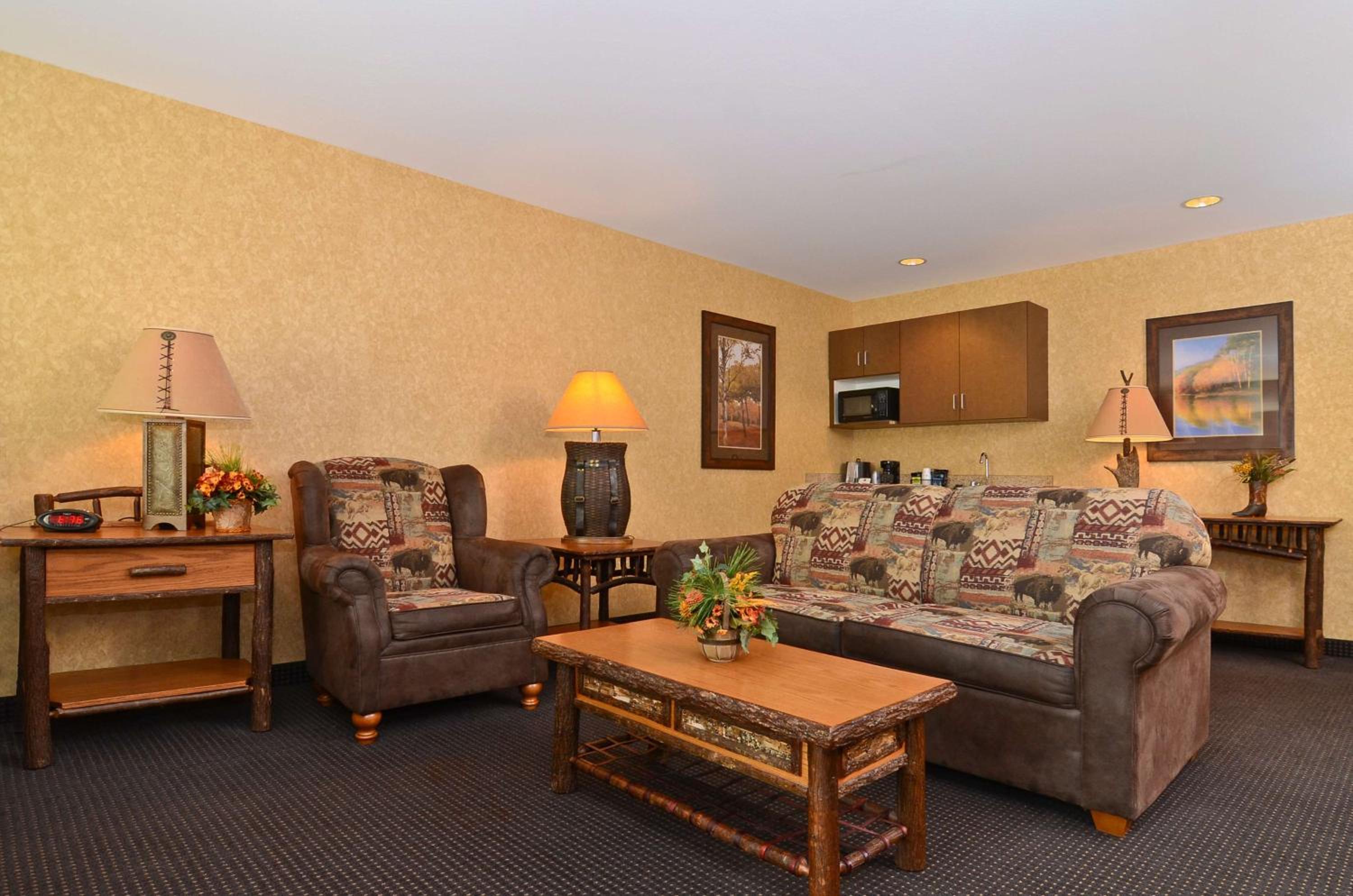 King Suite with Sofa Bed - Non-Smoking - Photo 3