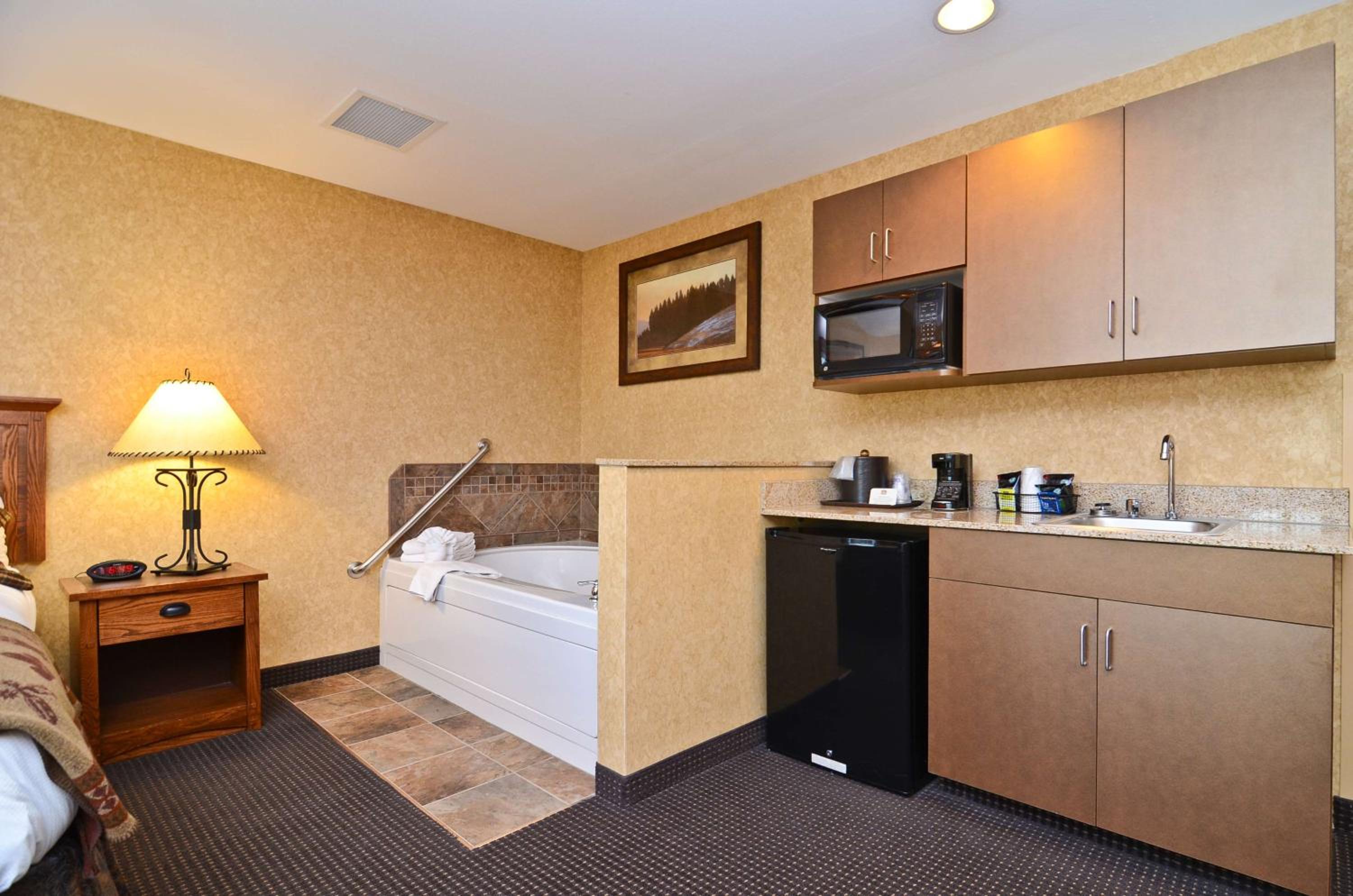Large King Room - Non-Smoking - Photo 2