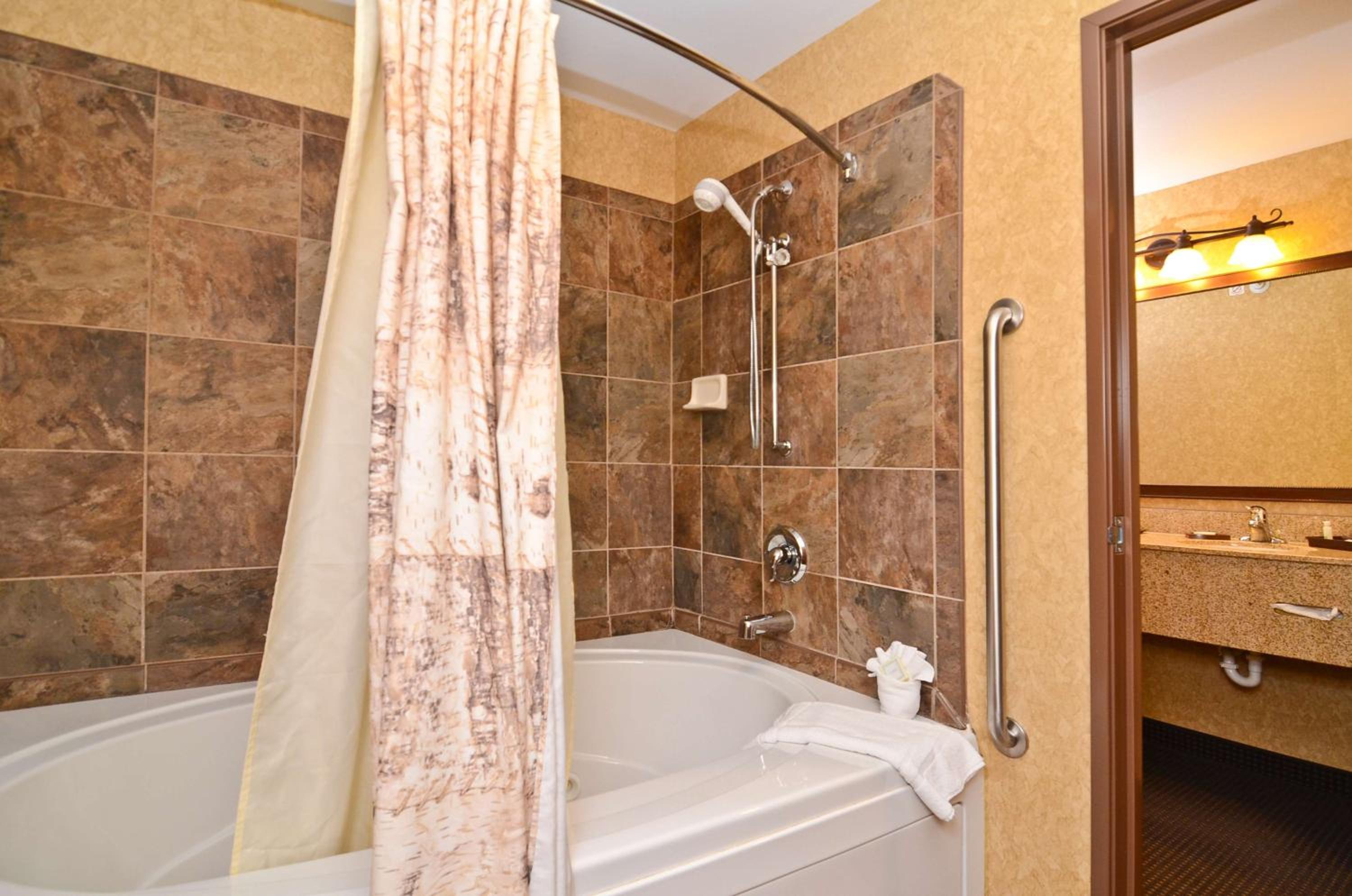 King Room with Spa Bath - Non-Smoking - Photo 3