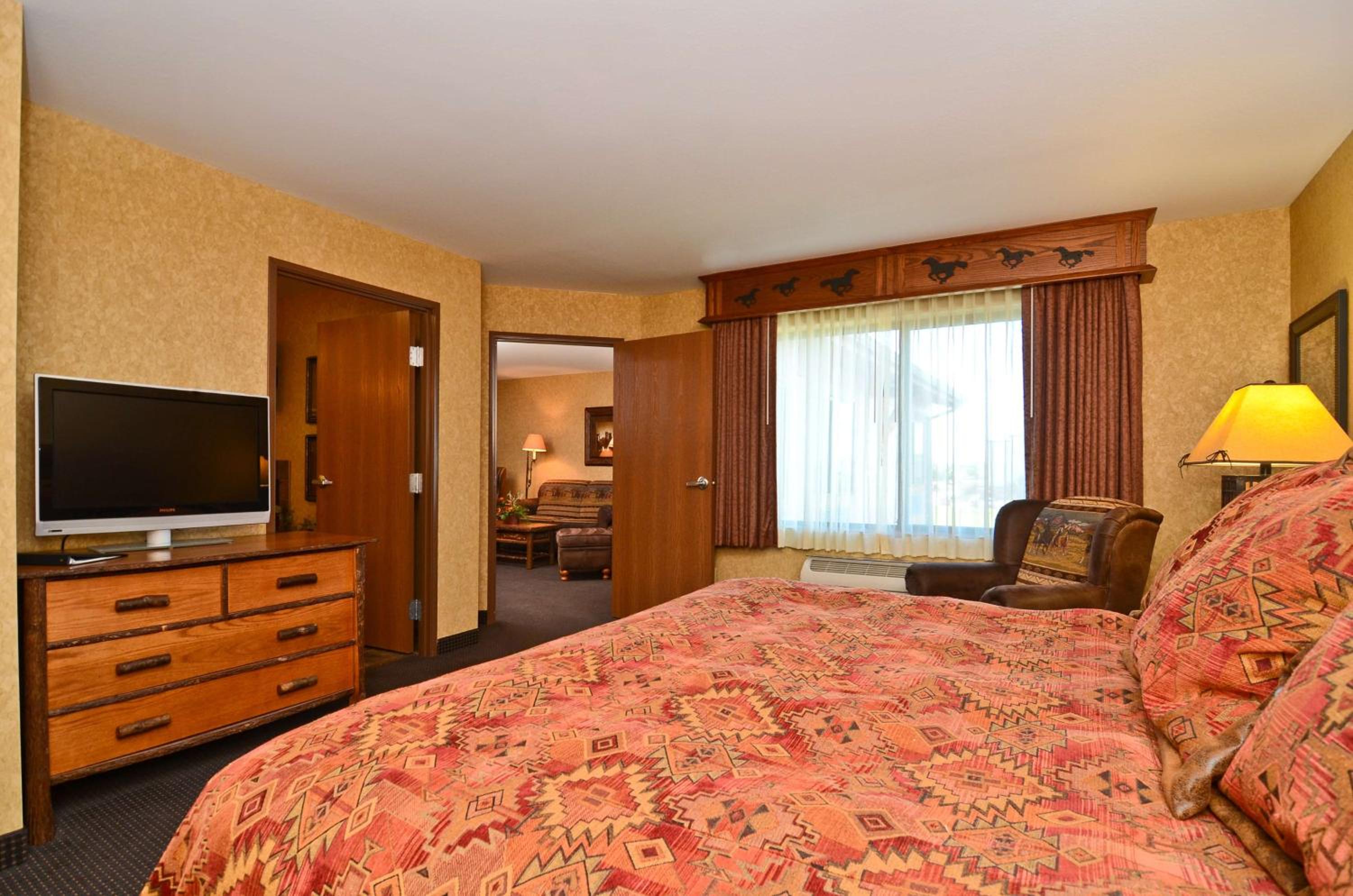 King Suite with Spa Bath - Non-Smoking - Photo 1