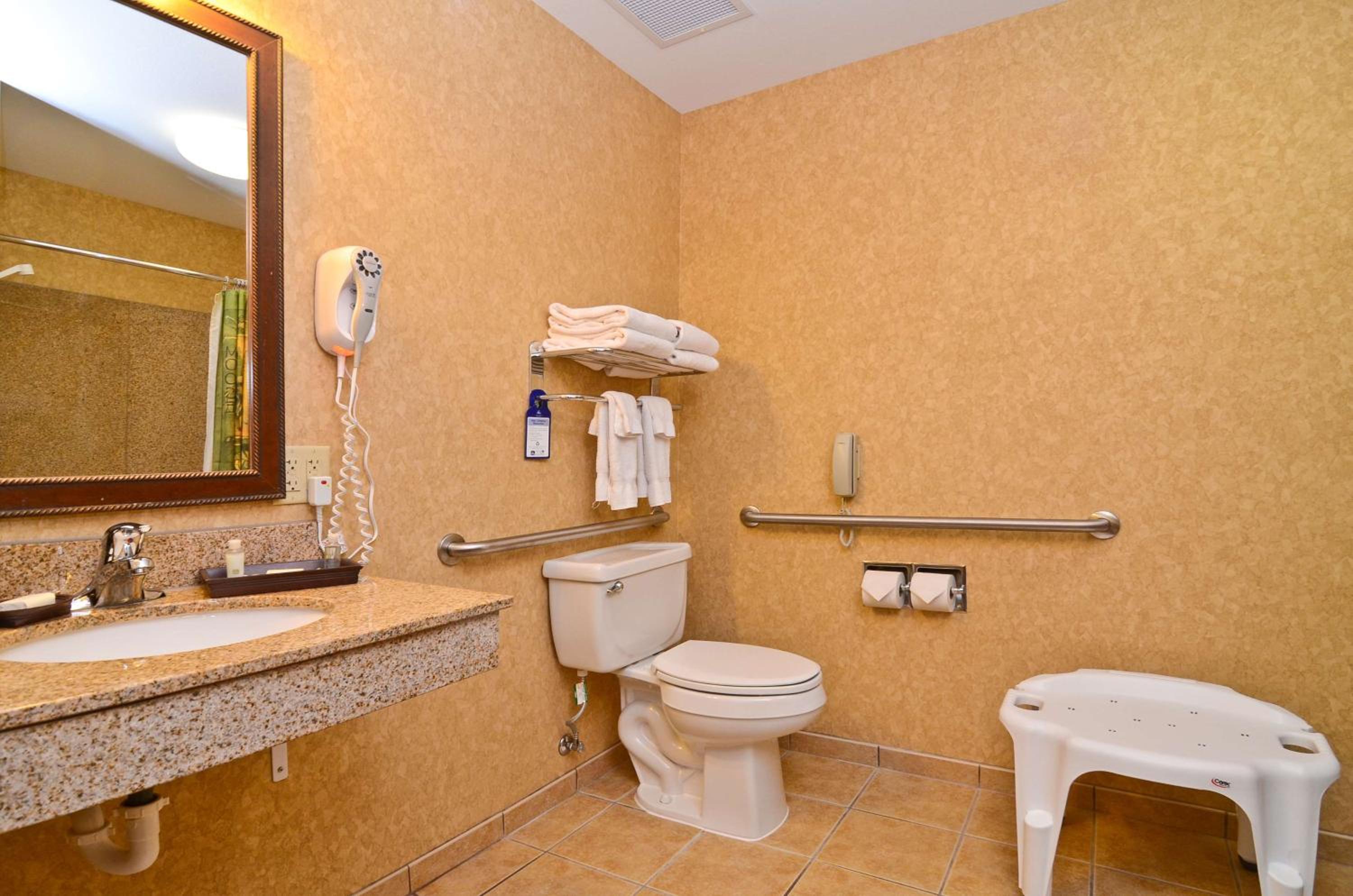 King Suite with Sofa Bed and Spa Bath - Executive Heartland/First Floor/Non-Smoking - Photo 4