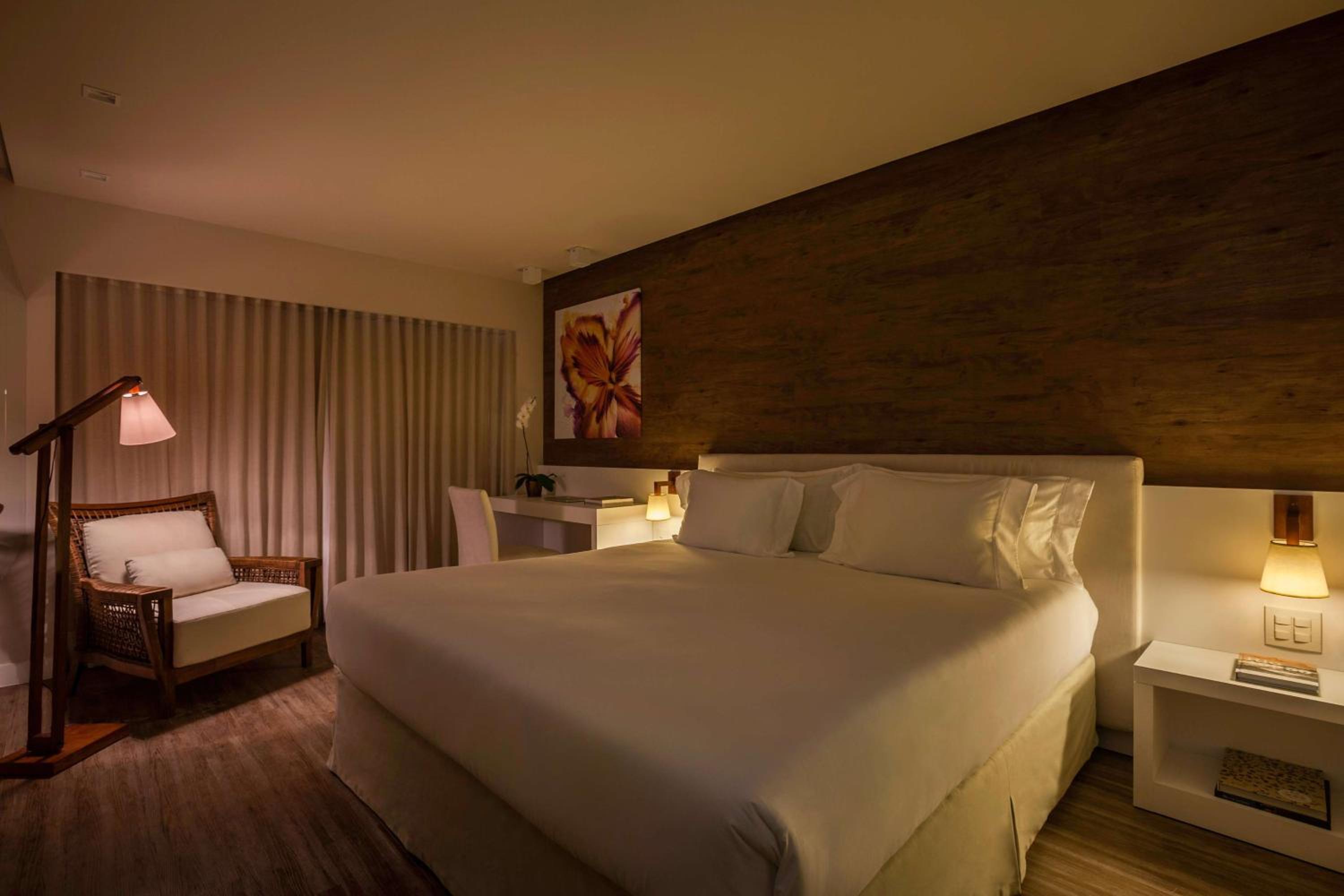 Available room thumbnail 6